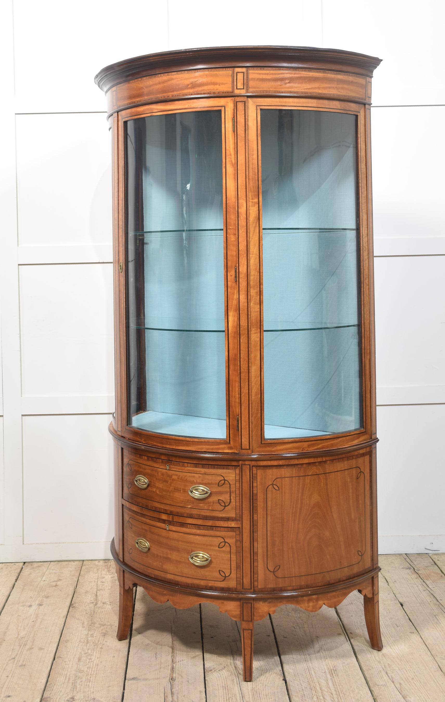 Satinwood inlaid display cabinet in vendita 7