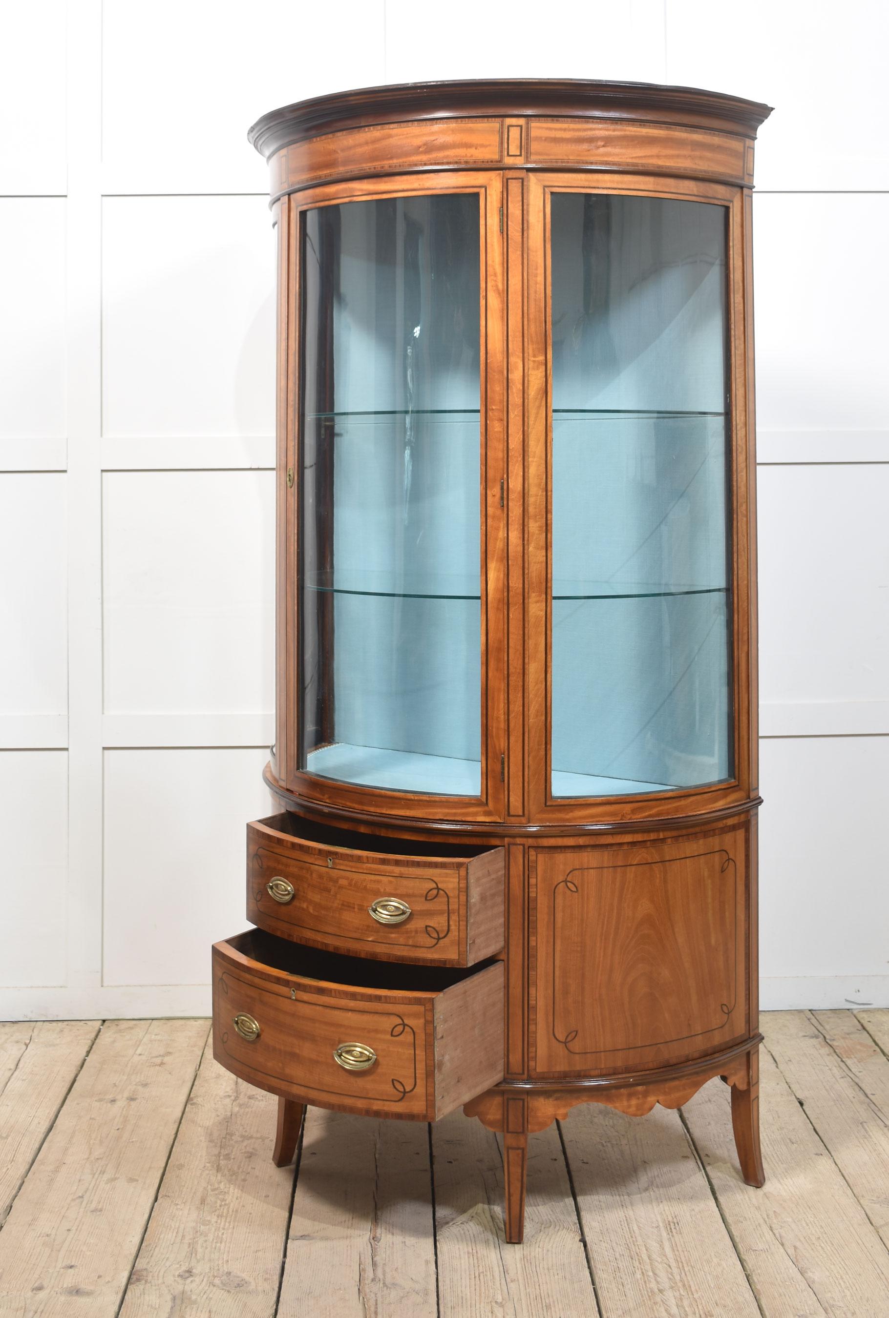 Satinwood inlaid display cabinet in vendita 10
