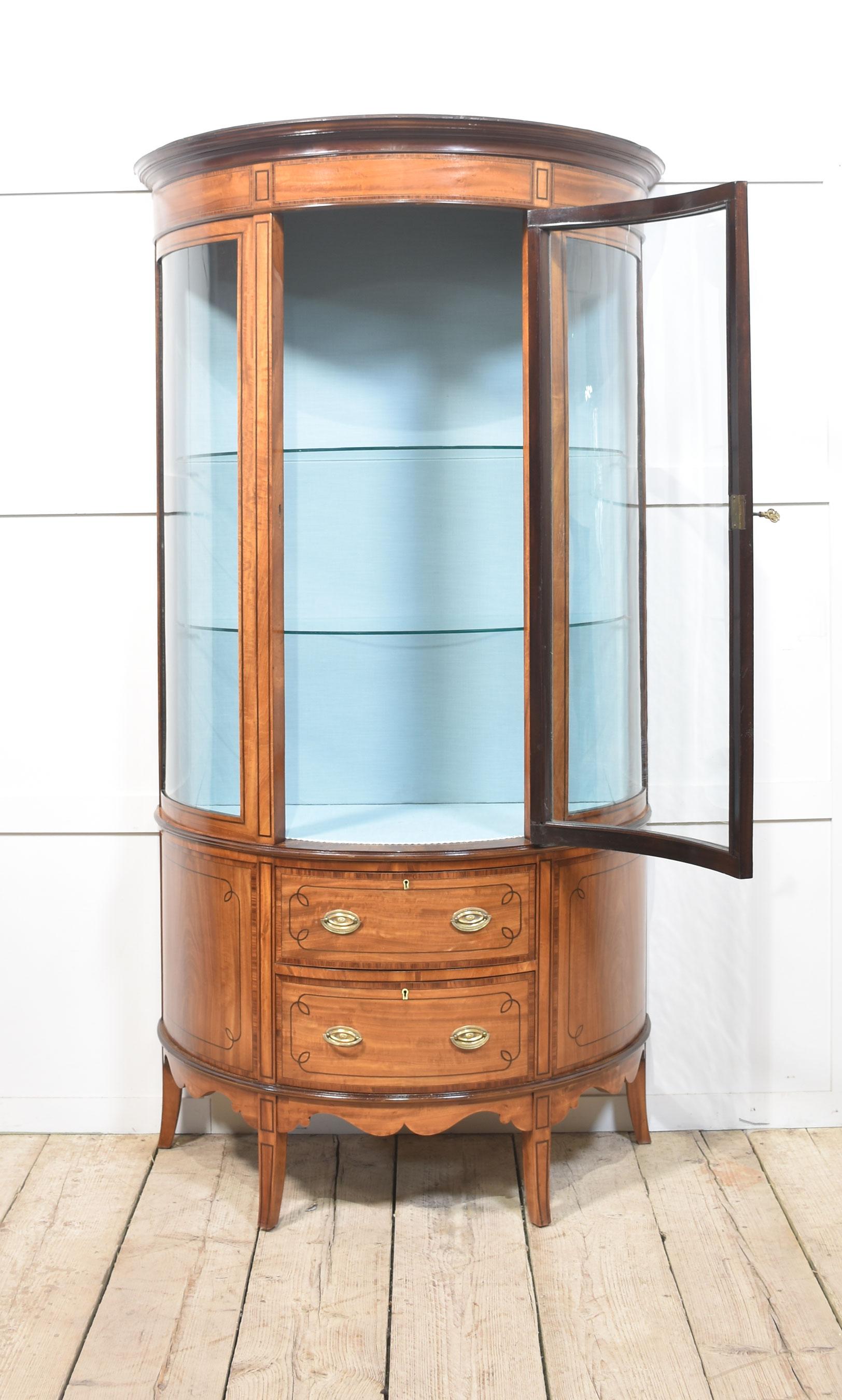 Satinwood inlaid display cabinet in vendita 1