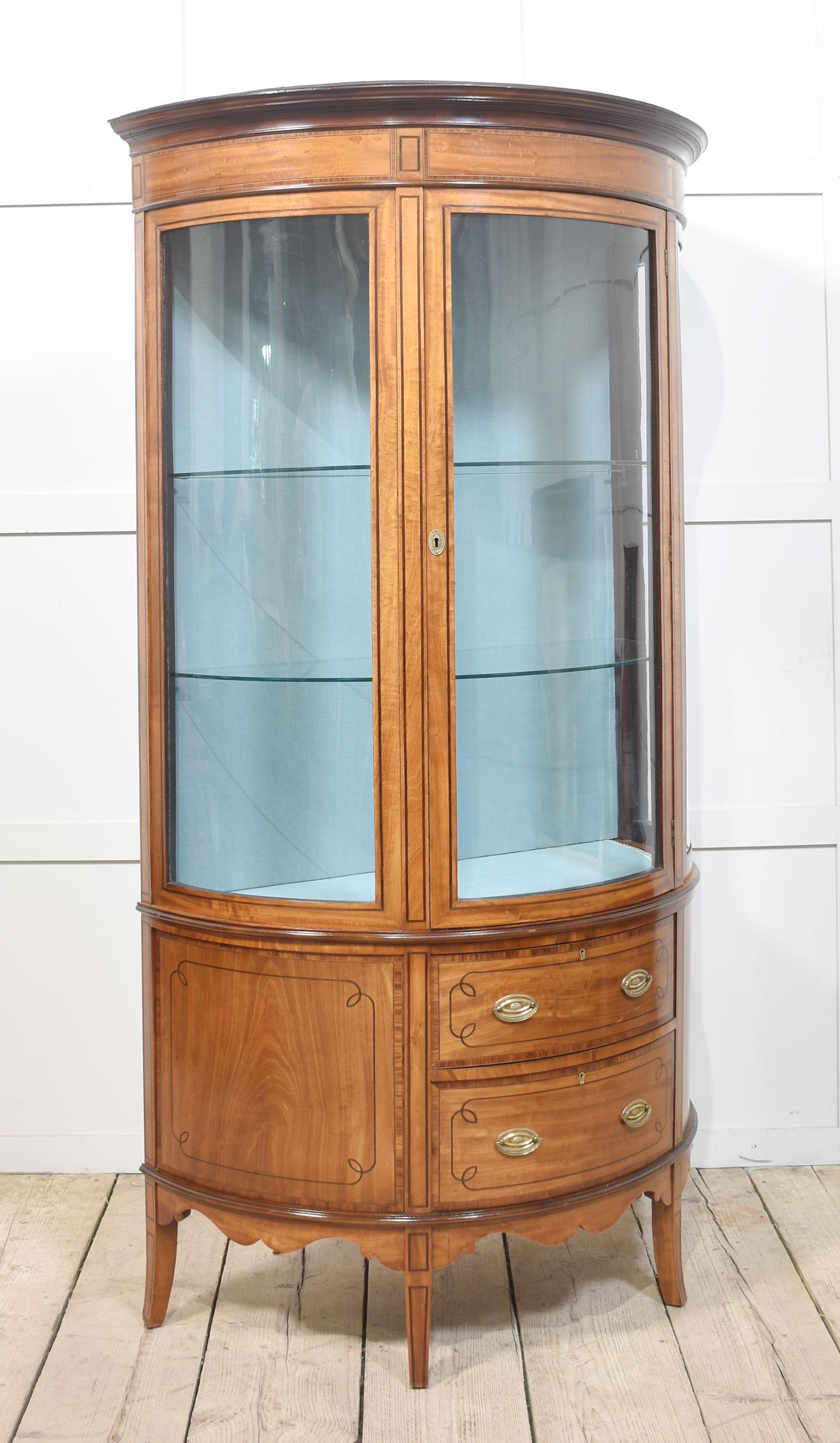 Satinwood inlaid display cabinet in vendita 3