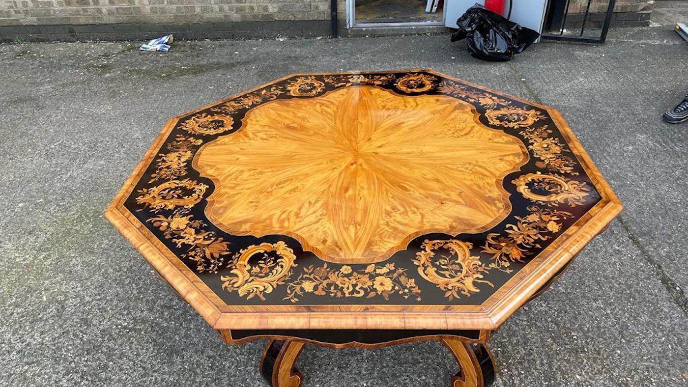 Satinwood & Kingwood Victorian Ebony Inlay Octagonal Table, 19th Century In Excellent Condition For Sale In Southall, GB