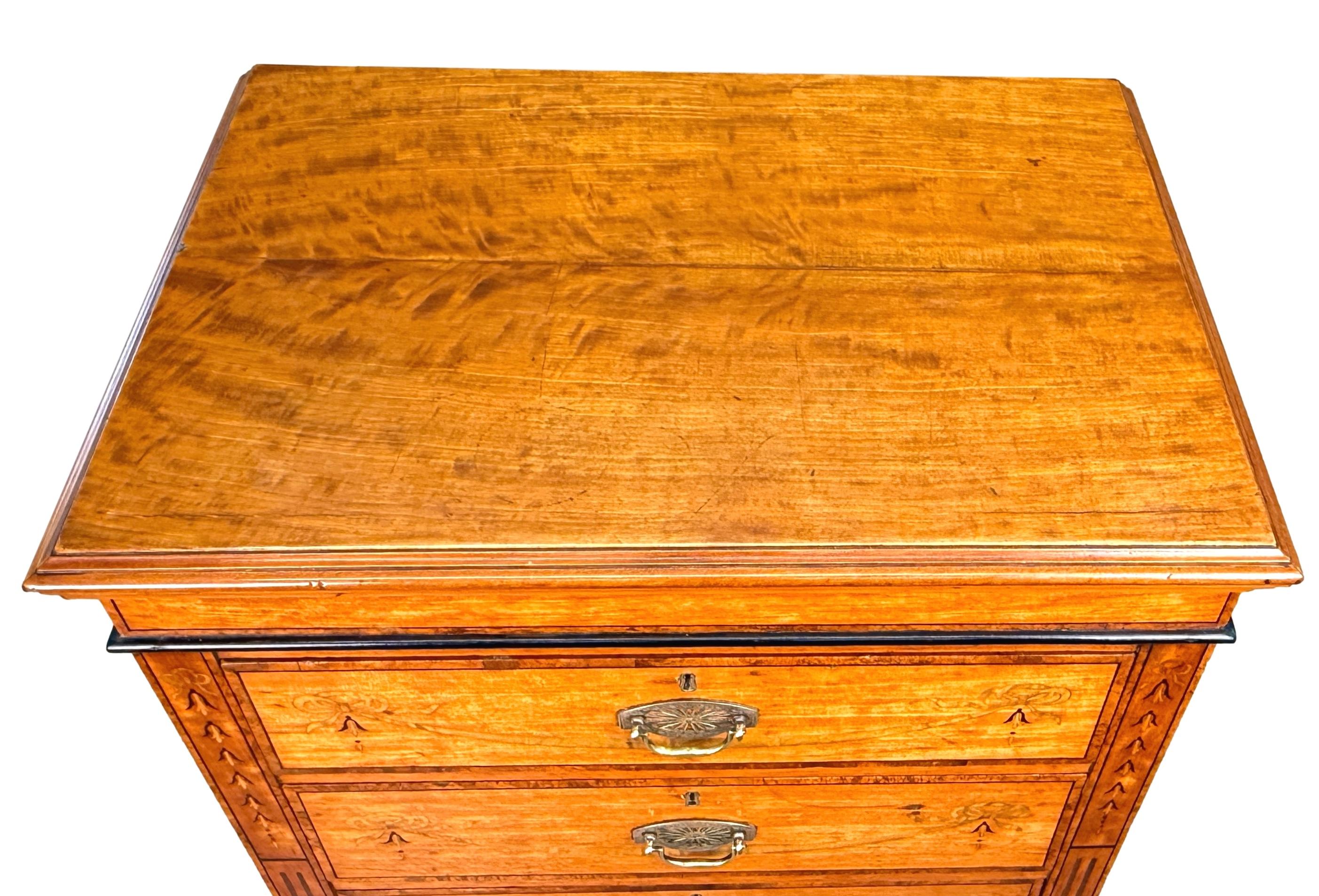 Cómoda alta con pedestal de madera satinada de finales del siglo XIX en Bueno estado para la venta en Bedfordshire, GB