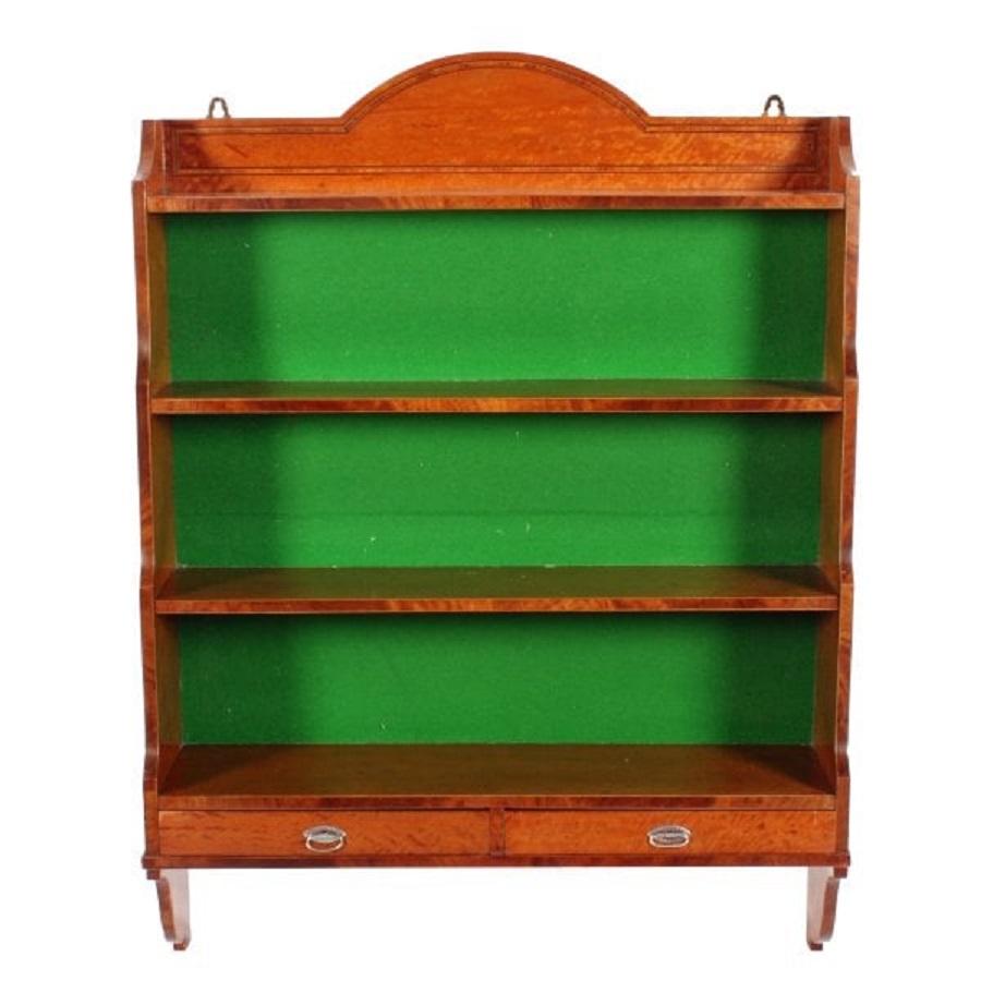 A set of late 19th to early 20th century Georgian style stepped wall shelves.

The shelves have satinwood veneered outer and inner side panels and the front facing edges are flame mahogany veneered with box wood edging.

The four shelves are