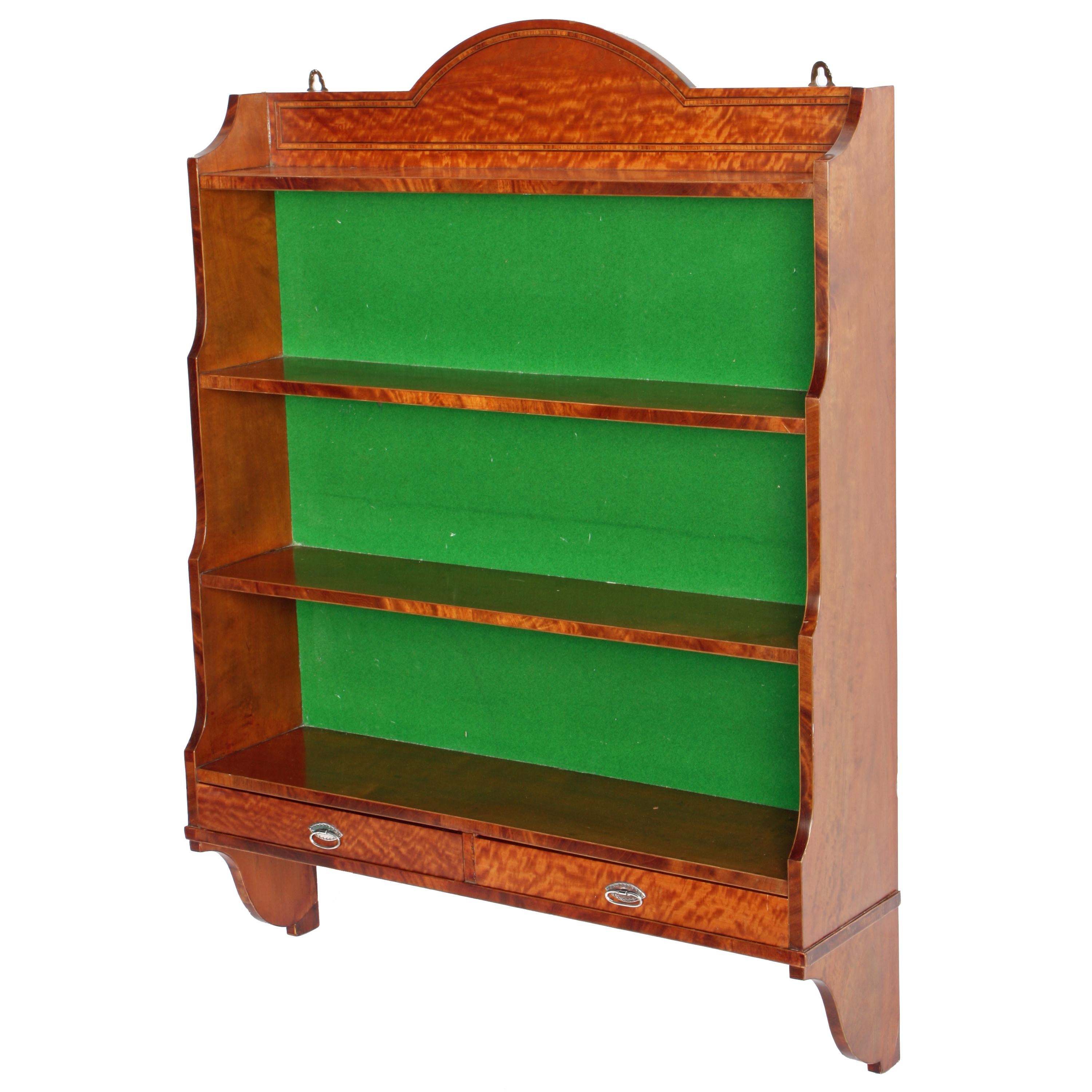 A set of late 19th-early 20th century Georgian style stepped wall shelves.

The shelves have satinwood veneered outer and inner side panels and the front facing edges are flame mahogany veneered with box wood edging.

The four shelves are