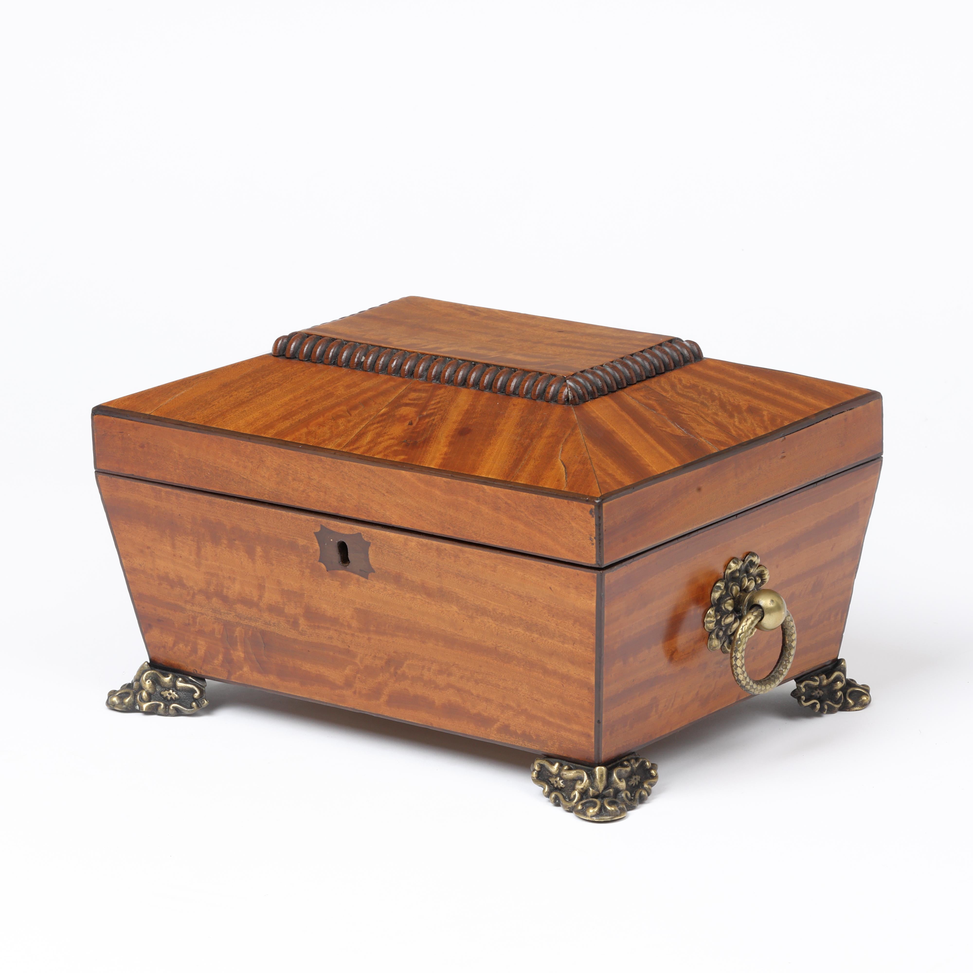Satinwood Needlework or Jewellery Box In Good Condition For Sale In Folkestone, GB