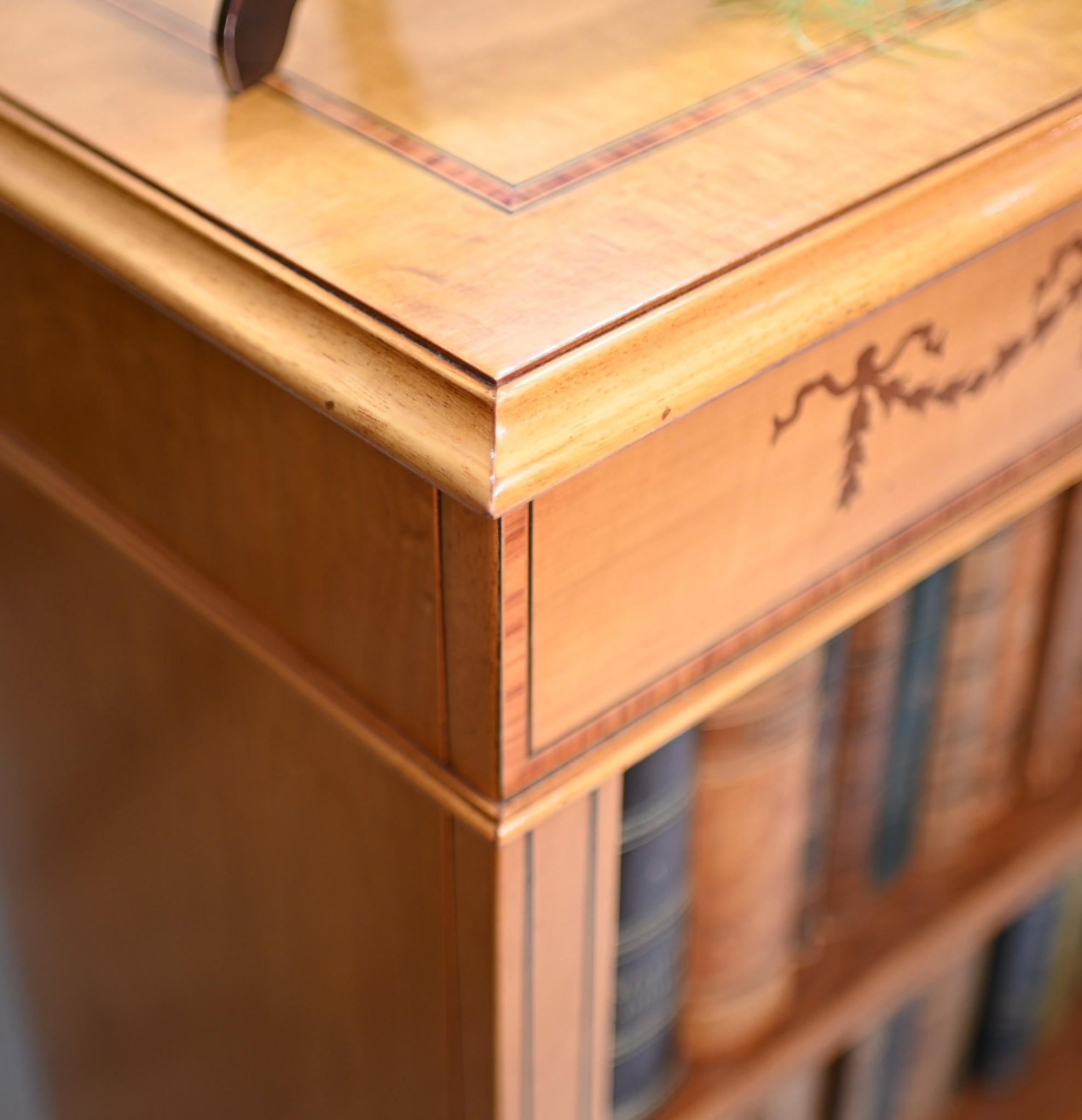 Bibliothèque ouverte en bois de citronnier - Bibliothèques Regency incrustées Sheraton en vente 13