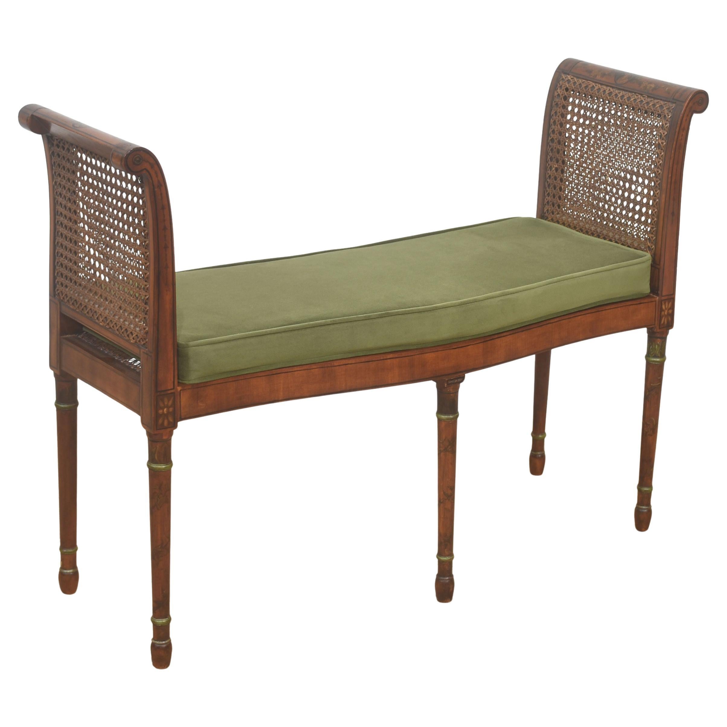 Tabouret en bois satiné peint en vente