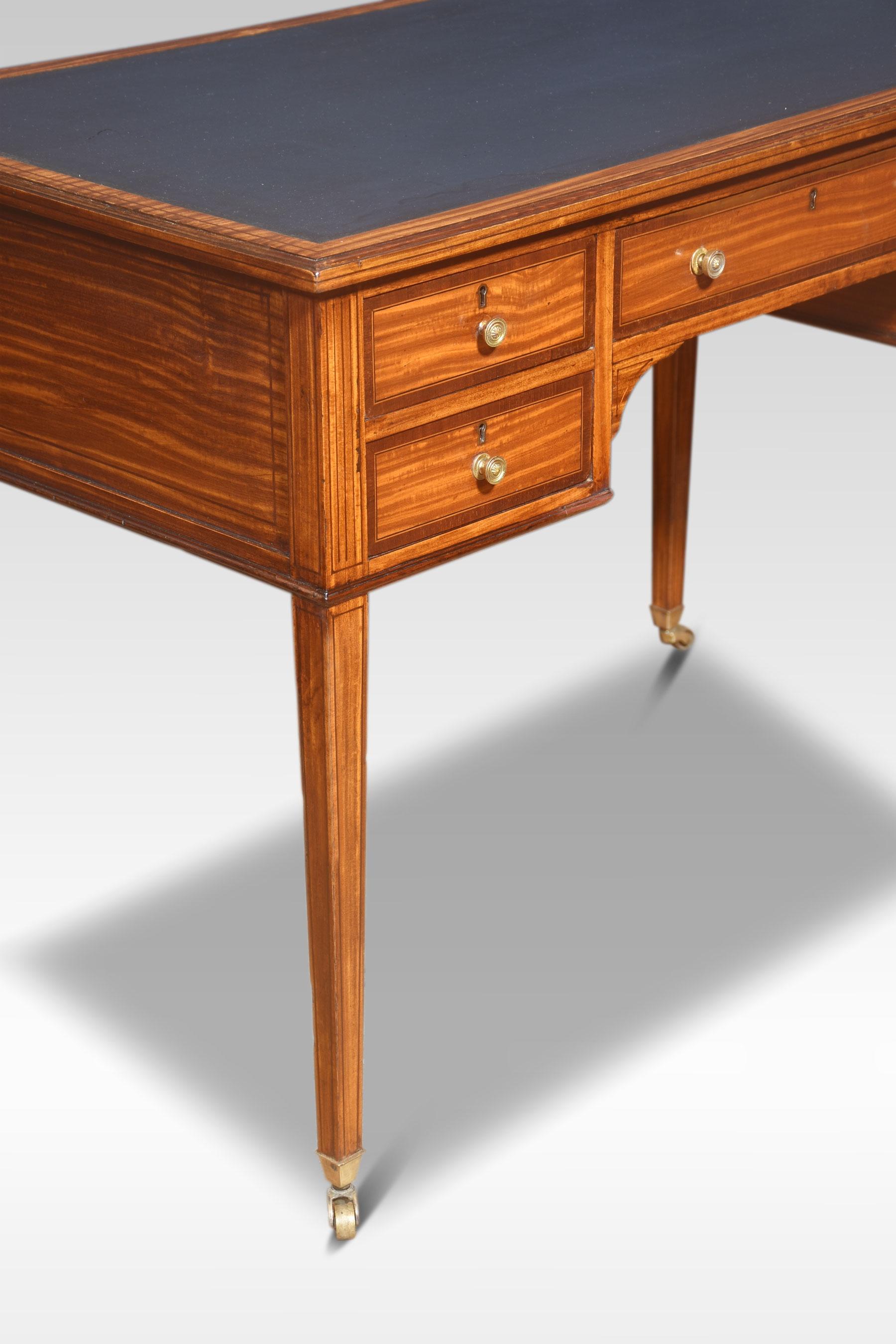 British Satinwood writing table For Sale