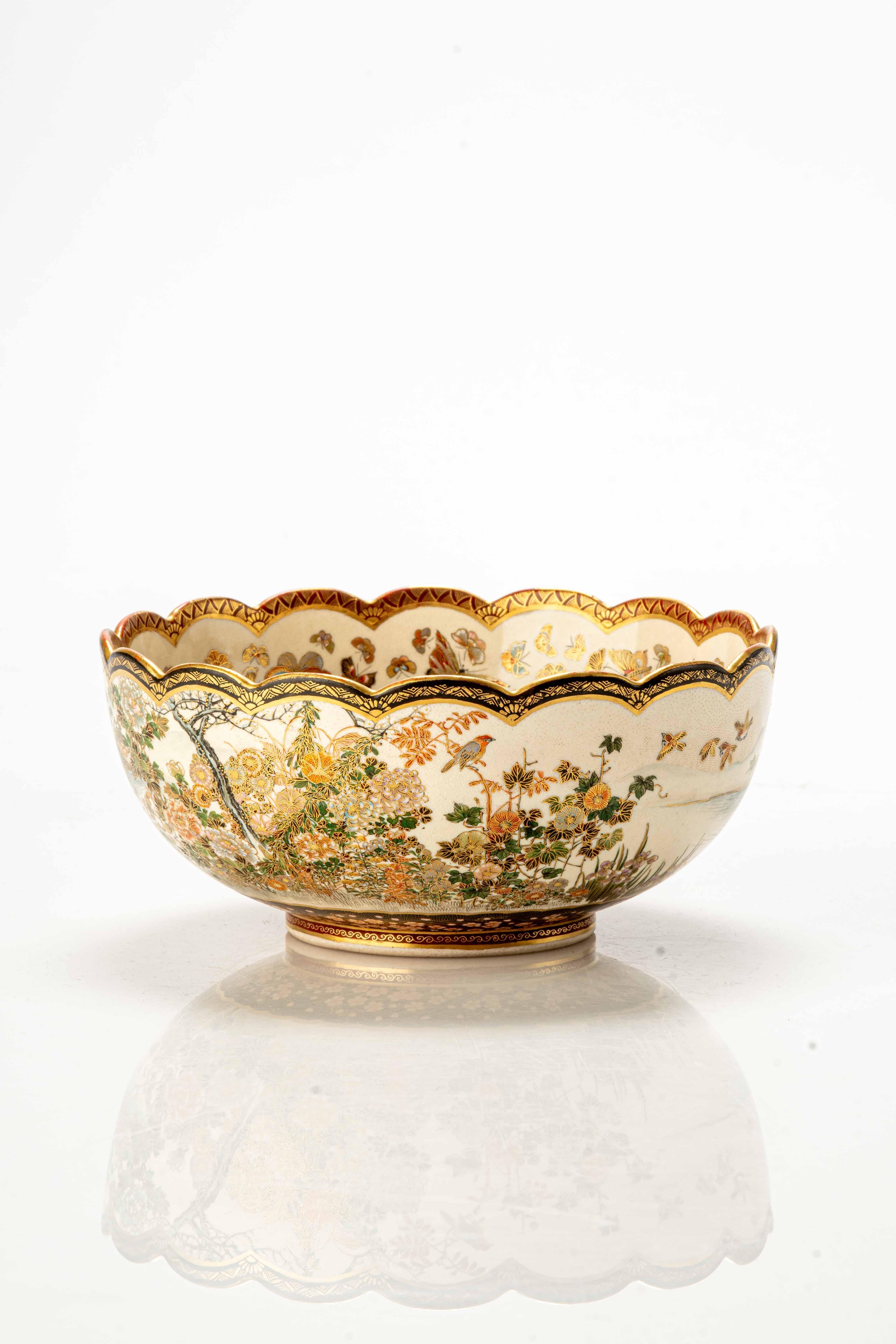 Japonisme Satsuma ceramic lobed bowl, signed Juzan under the base For Sale