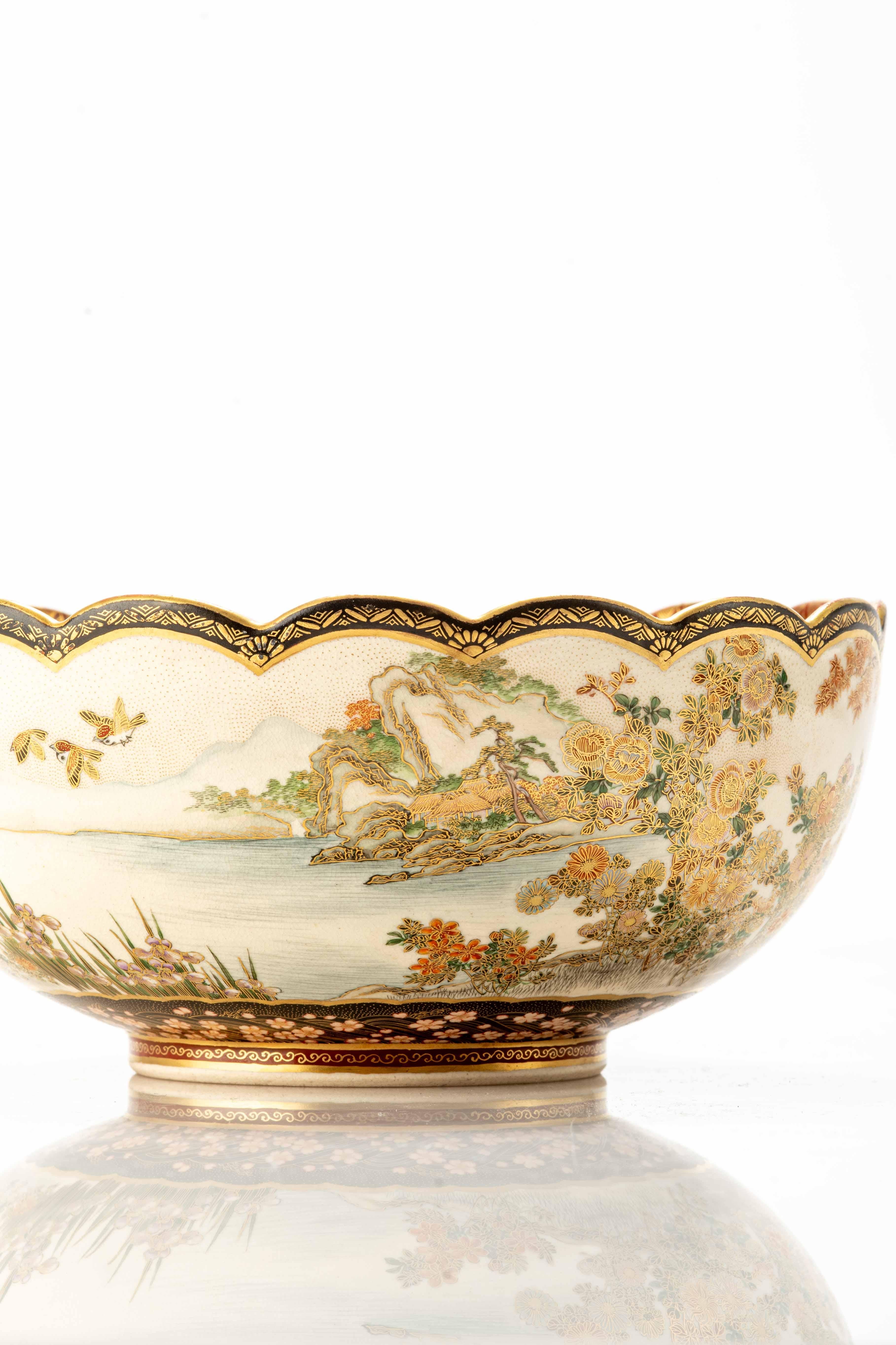 Hand-Painted Satsuma ceramic lobed bowl, signed Juzan under the base For Sale