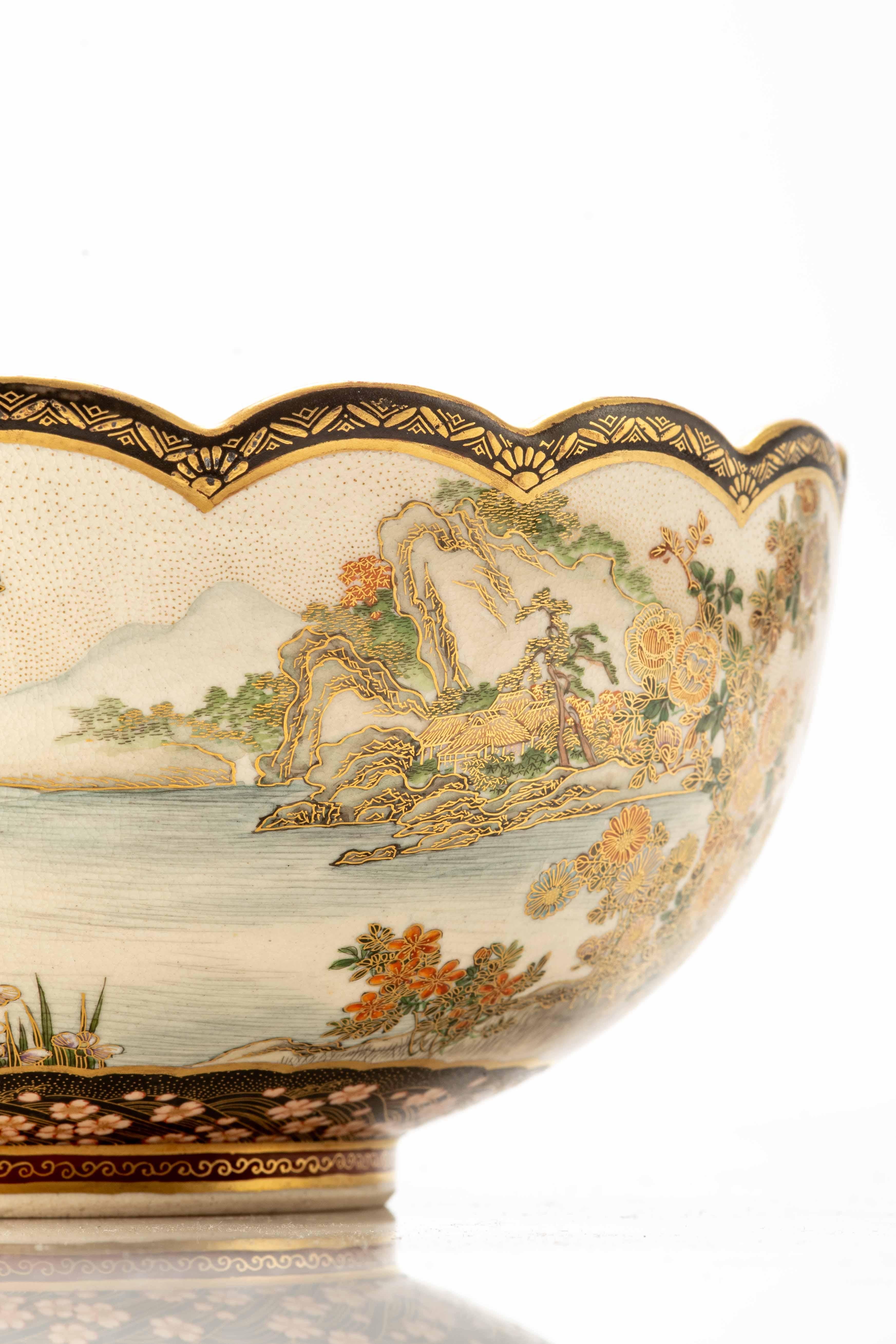 Satsuma ceramic lobed bowl, signed Juzan under the base In Excellent Condition For Sale In Milano, IT