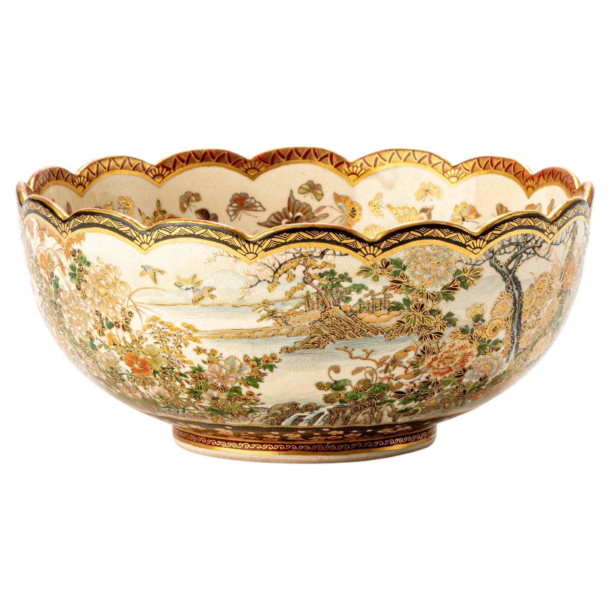 Satsuma ceramic lobed bowl, signed Juzan under the base For Sale