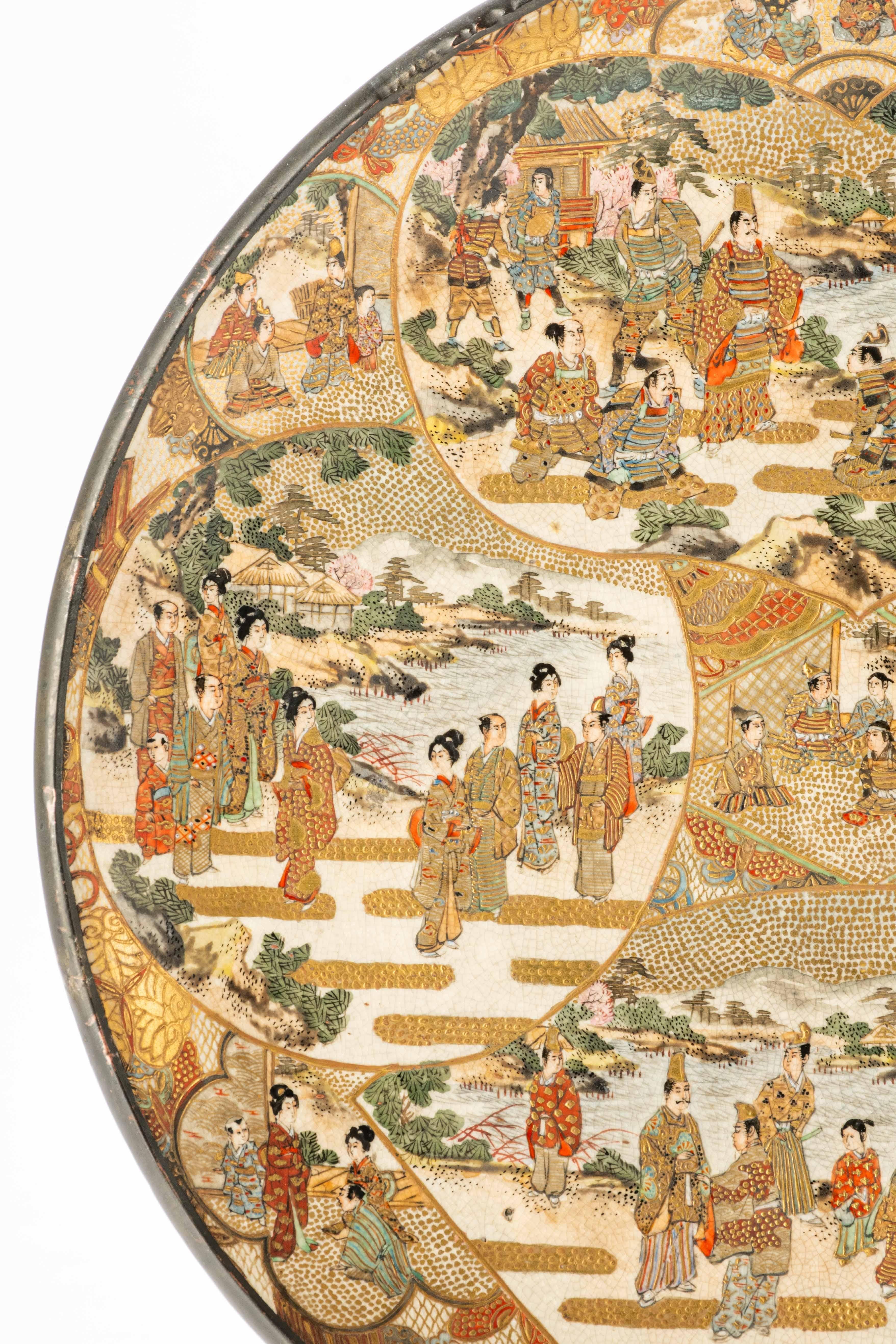 Japonisme Satsuma ceramic plate adorned with polychrome and gold decorations For Sale