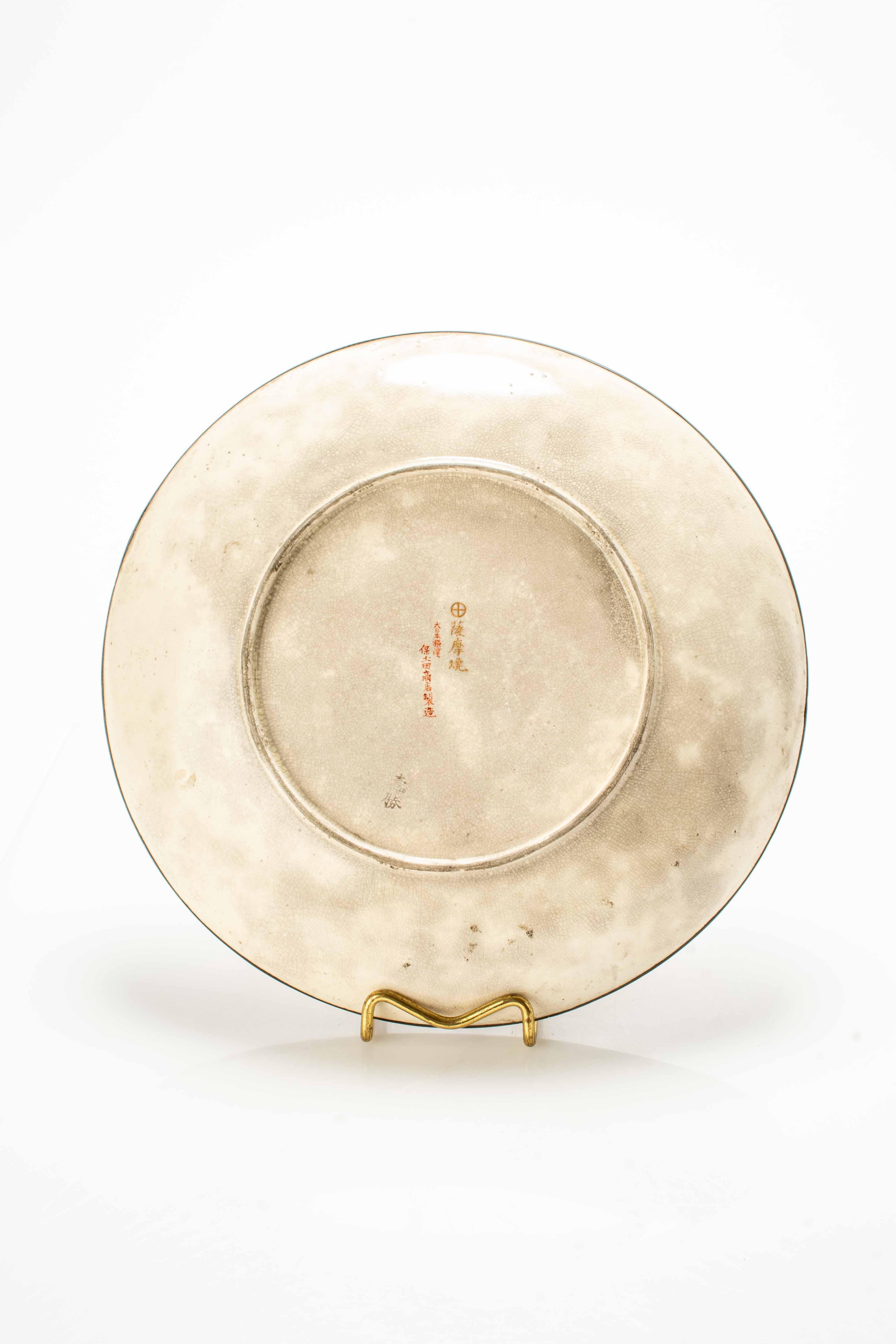19th Century Satsuma ceramic plate adorned with polychrome and gold decorations For Sale