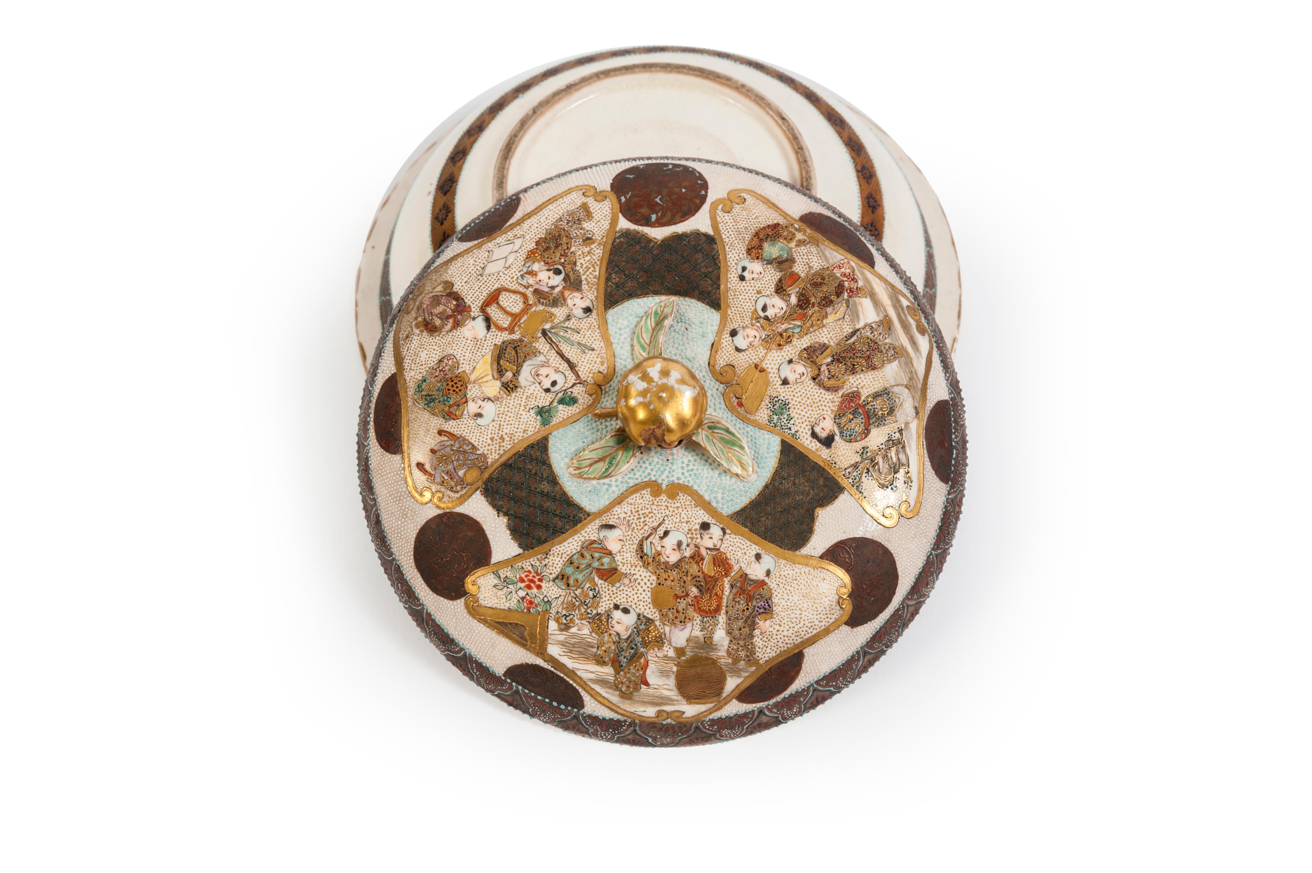 Satsuma-Schachtel mit Deckel, Porzellan, Japan, spätes 19. Jahrhundert im Angebot 1