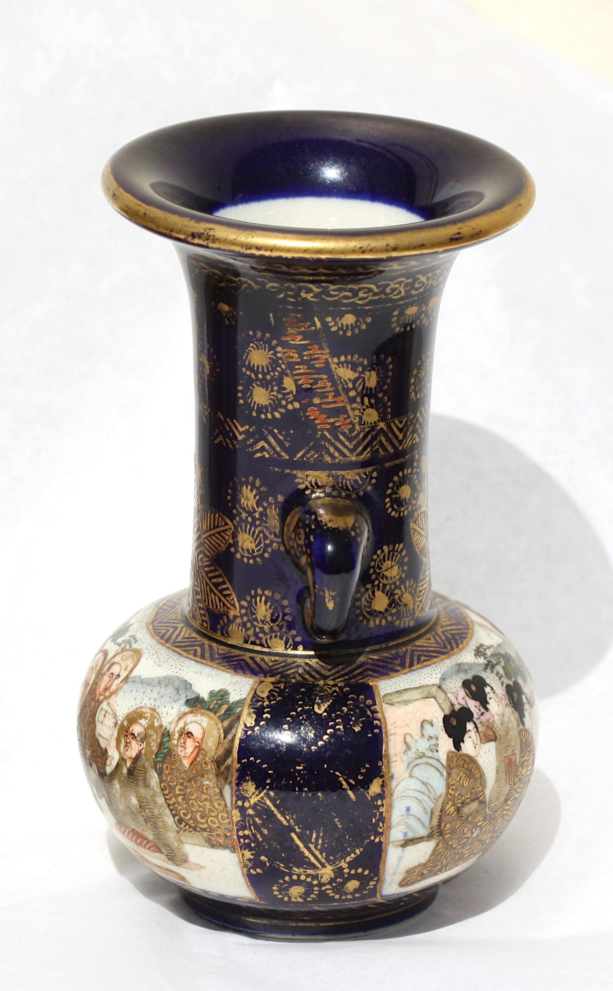 
Vase de cabinet en faïence de Satsuma, début du 20e siècle, décoré de dames et d'immortels, le long col flanqué d'anses d'éléphants, signé.
Hauteur 11,74 cm (4,62 in.), par 7,62 cm (3 in.)