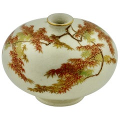 Ovoide Vase mit flachen Schultern aus Satsuma-Steingut:: Knoblauchmund von Yabu Meizan