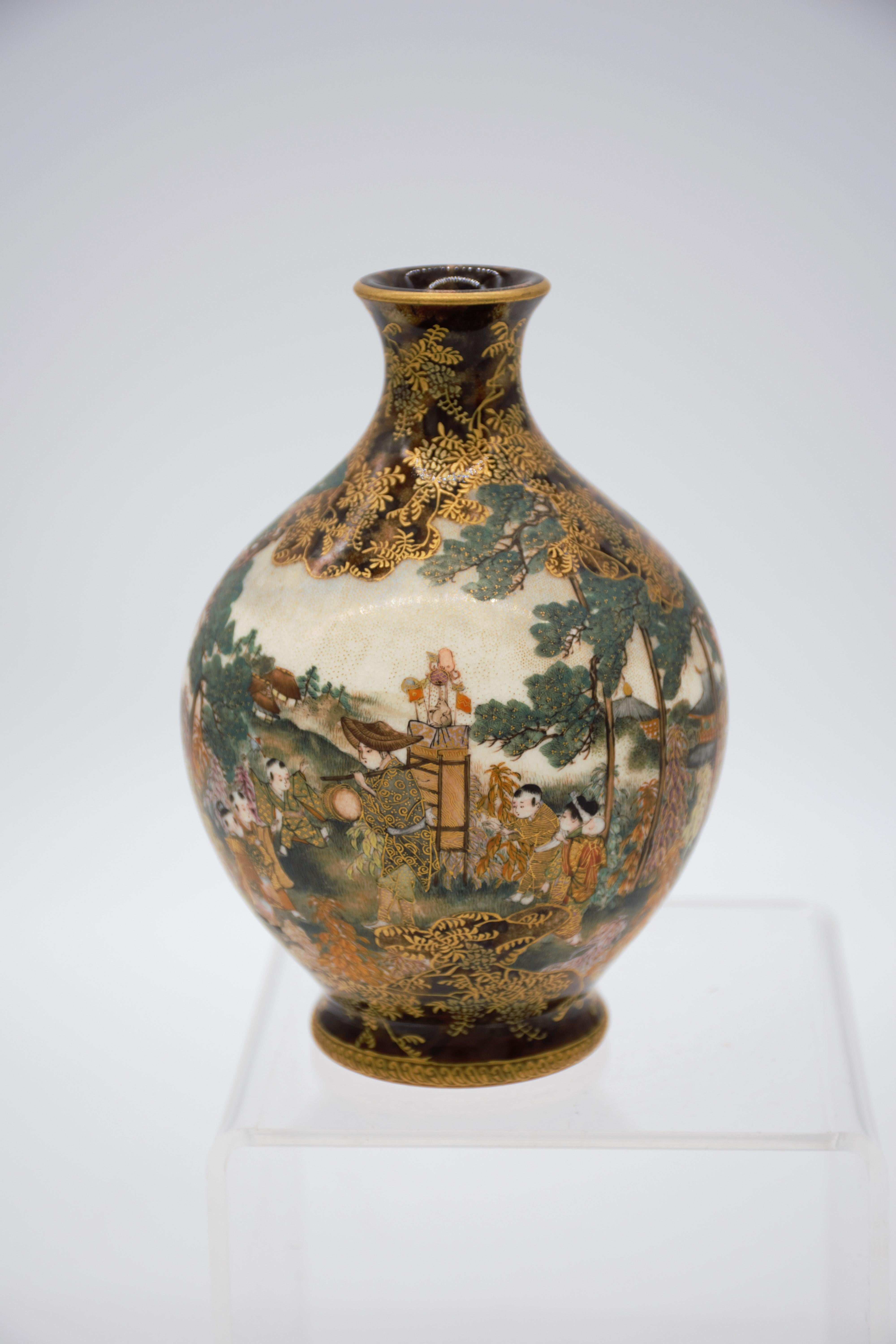 Japanese Satsuma earthenware vase by kinkozan, Meiji period For Sale