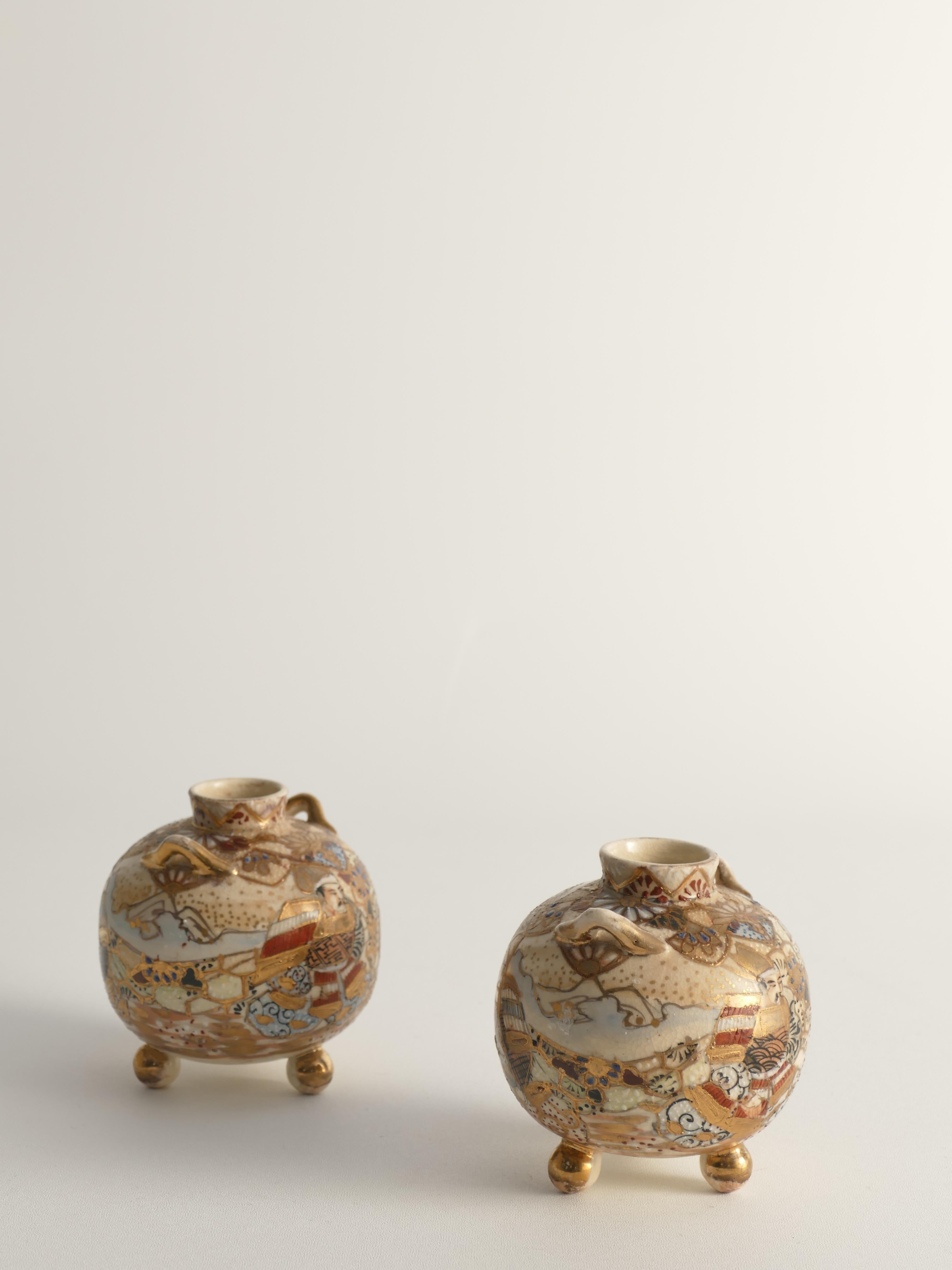 Vasi in terracotta Satsuma, dipinti a mano in policromia, Giappone, set di 2 in vendita 1