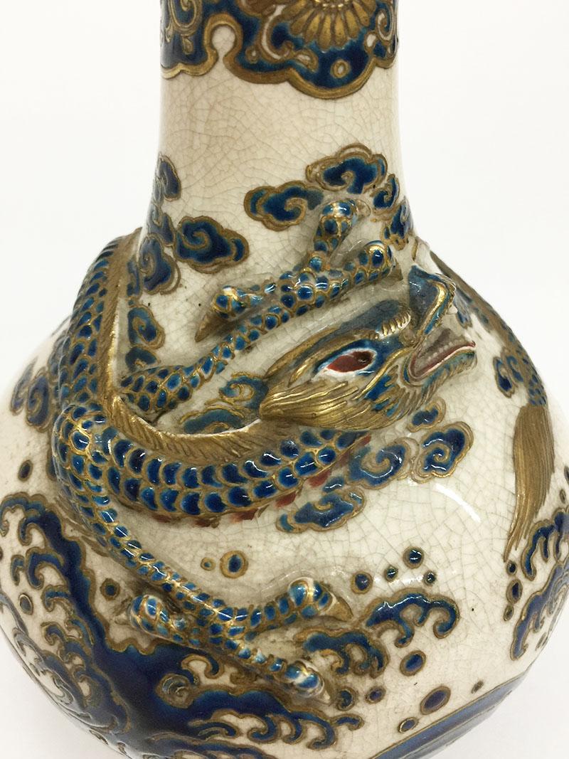 Japonais Vase bleu d'époque Gosu de Satsuma Edo avec signature Shimazu Mon