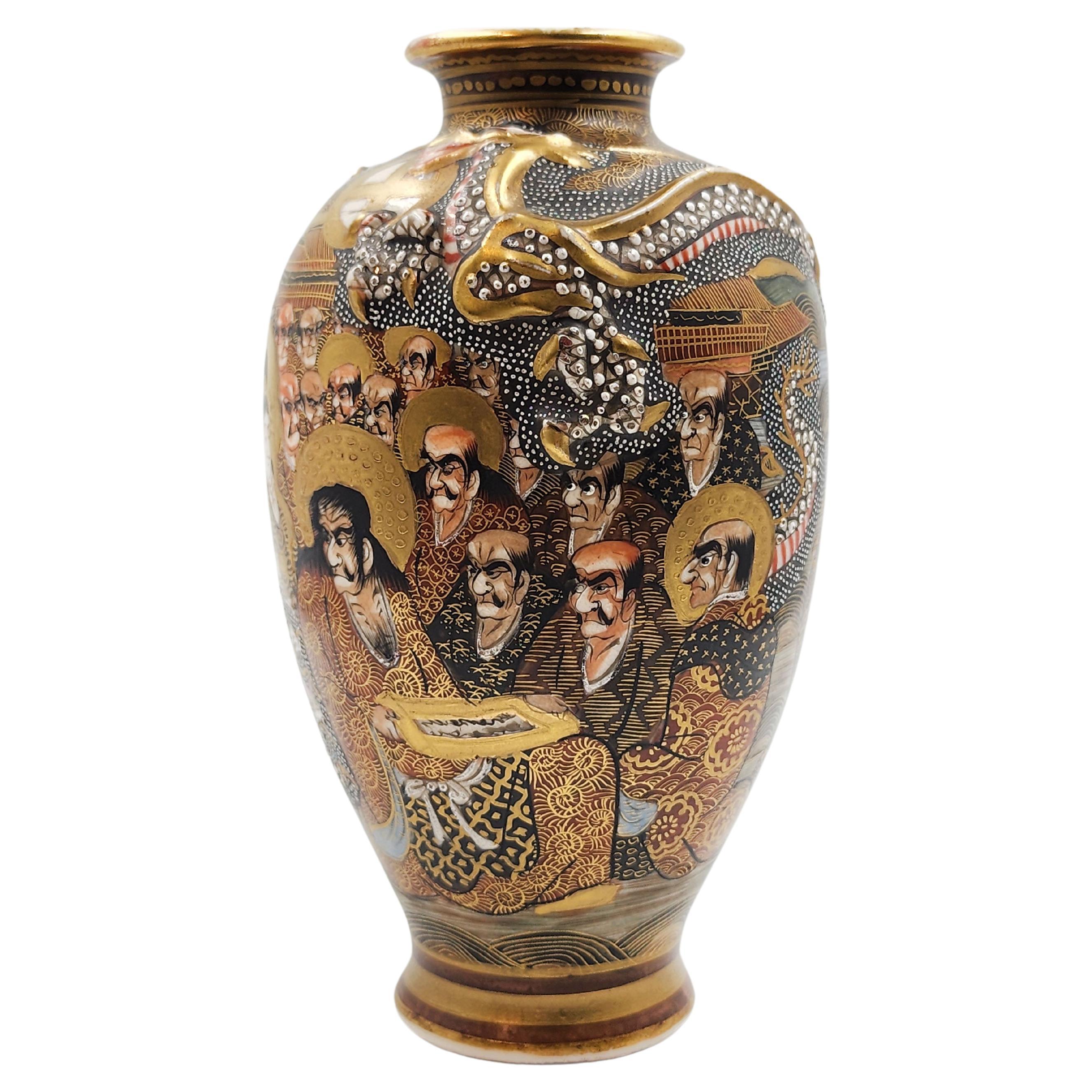 Kaiserliche Satsuma-Vase "Tausend Gesichter" Meiji-Periode im Angebot