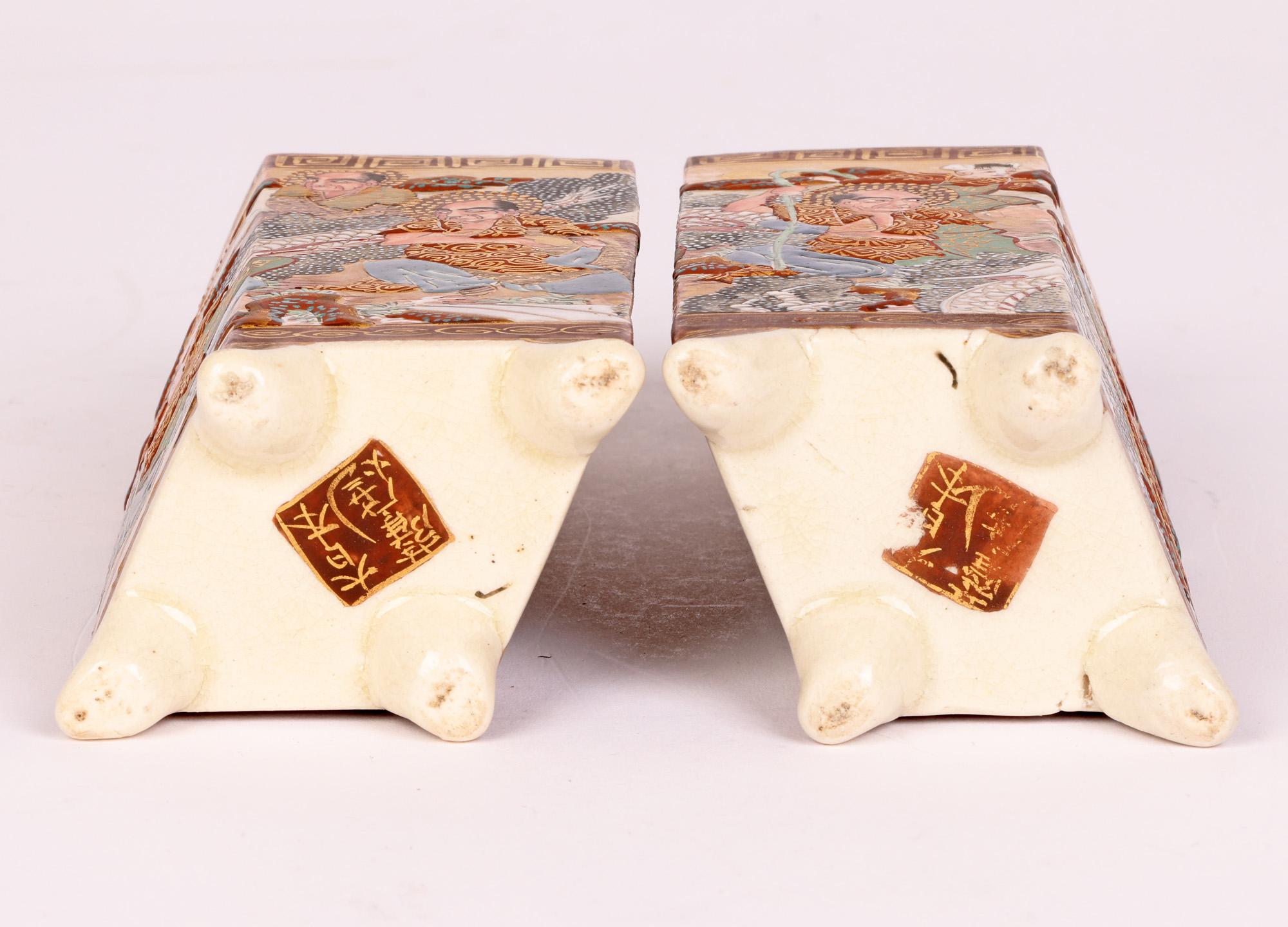 Paire de vases en poterie japonaise Meiji en forme de diamant de Satsuma en vente 9