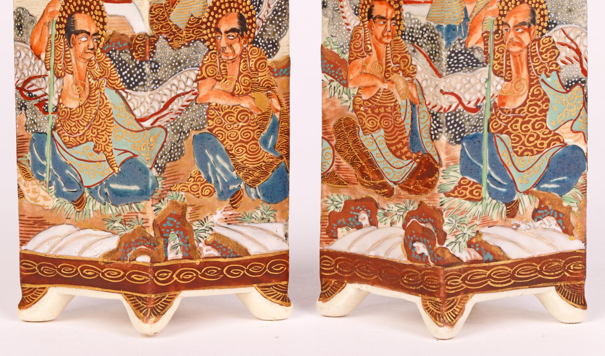 Fait main Paire de vases en poterie japonaise Meiji en forme de diamant de Satsuma en vente