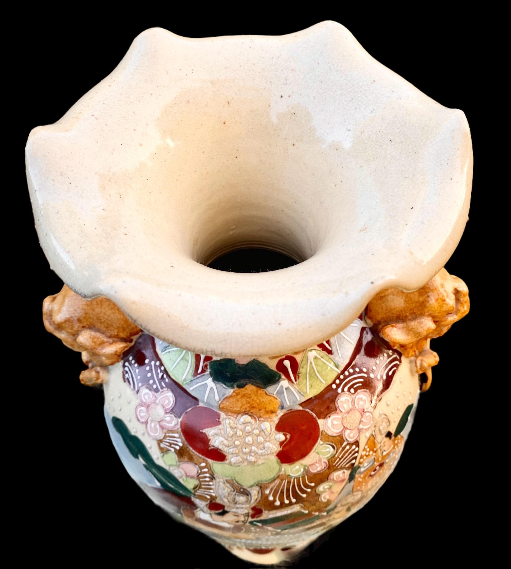 Satsuma Polychrome Painted Vase, Taisho Period (1912- 1926) In Good Condition In New Orleans, LA