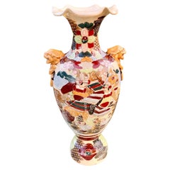 Vase peint polychrome de Satsuma, période Taisho (1912- 1926)