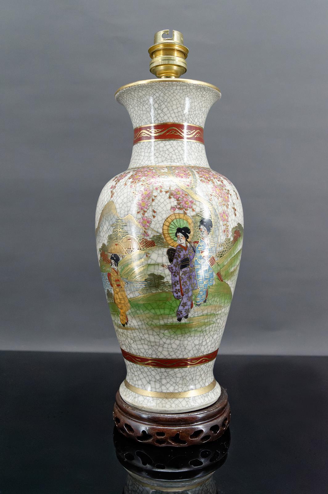 Satsuma porcelain lamp decorated with Geishas and Cherry trees.
Japan, Circa 1950
Very good condition, new electricity.
Beautiful cracked email

Dimensions:
Height:32cm
Diameter:12cm