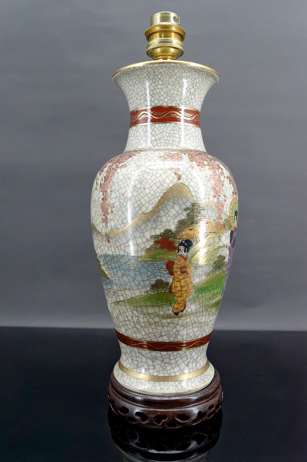 Japonisme Lampe en porcelaine de Satsuma, Geishas et cerisiers, Japon, vers 1950 en vente
