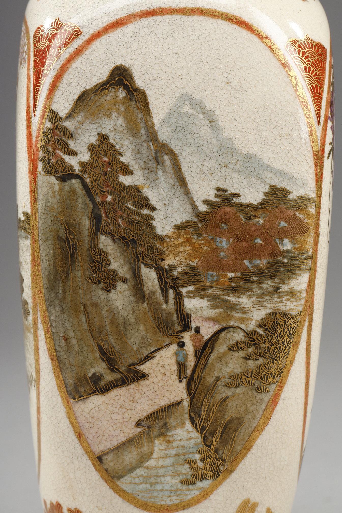 Satsuma porcelain vase from the Meiji period, Japan For Sale 4