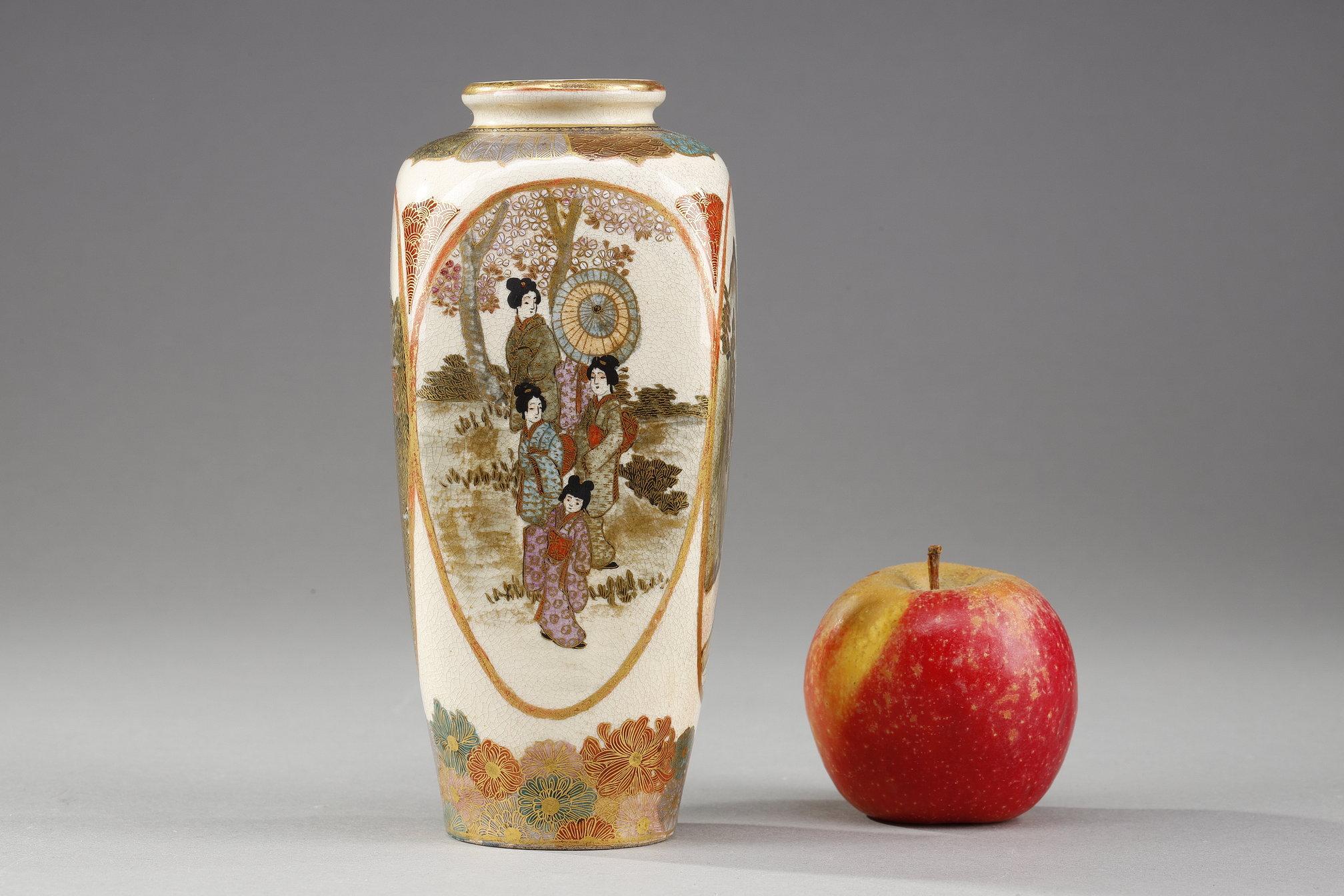 Satsuma porcelain vase from the Meiji period, Japan For Sale 11