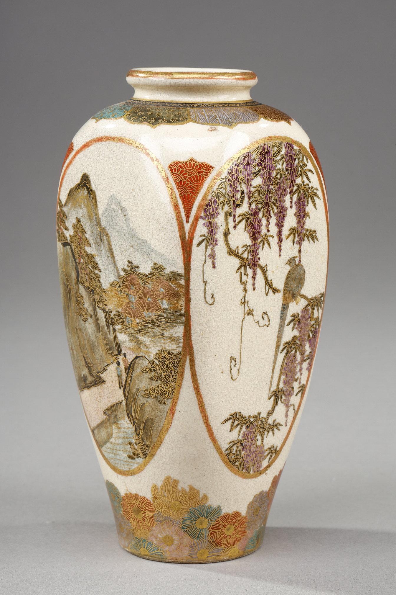 Japanese Satsuma porcelain vase from the Meiji period, Japan For Sale