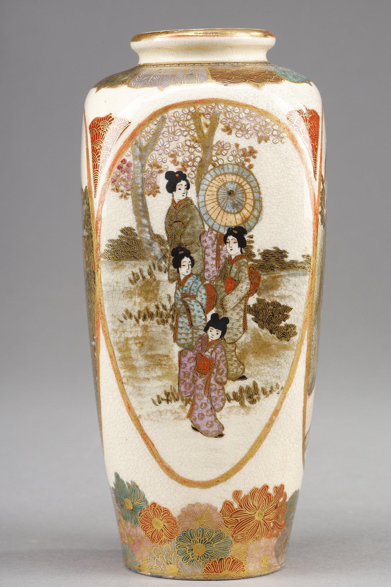 Satsuma porcelain vase from the Meiji period, Japan In Good Condition For Sale In Paris, FR