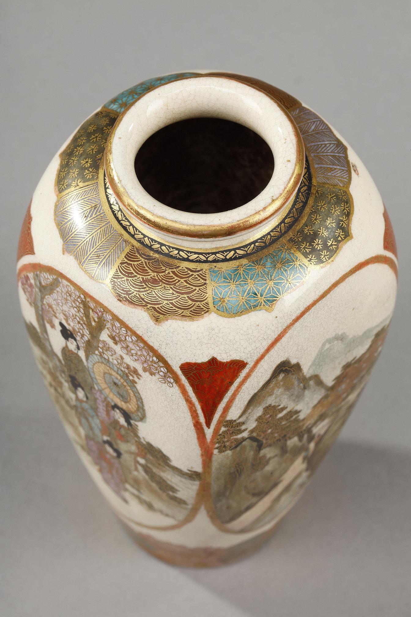 Satsuma porcelain vase from the Meiji period, Japan For Sale 1