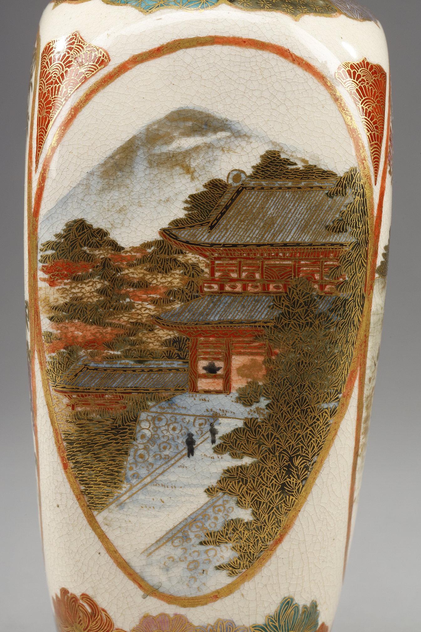 Satsuma porcelain vase from the Meiji period, Japan For Sale 2
