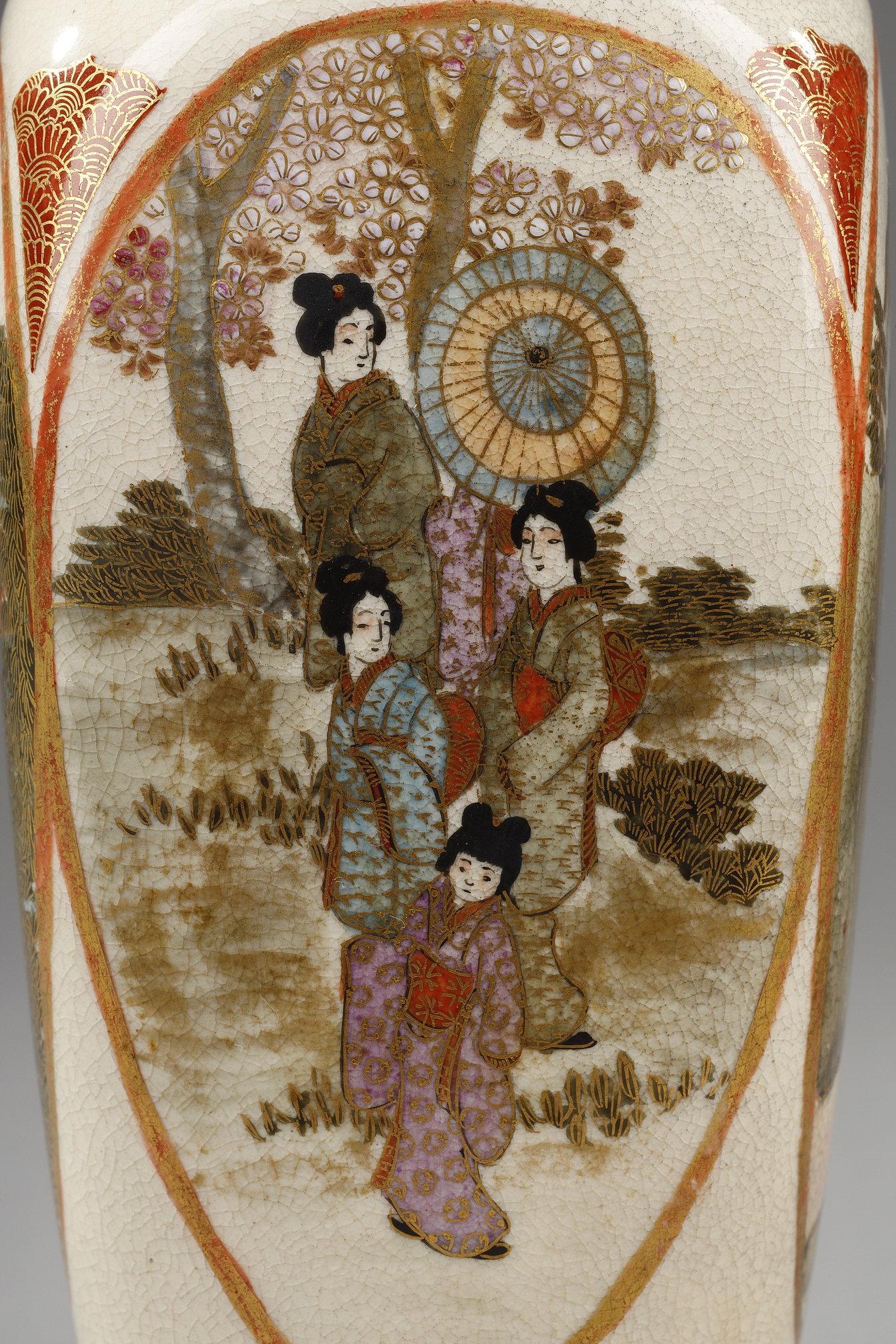 Satsuma porcelain vase from the Meiji period, Japan For Sale 3