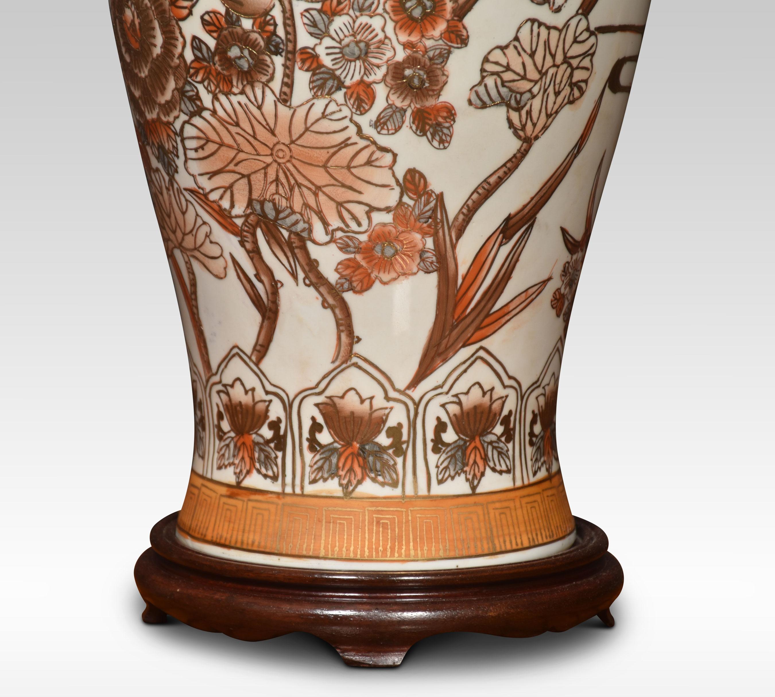 Japonais Lampe vase en porcelaine de Satsuma en vente