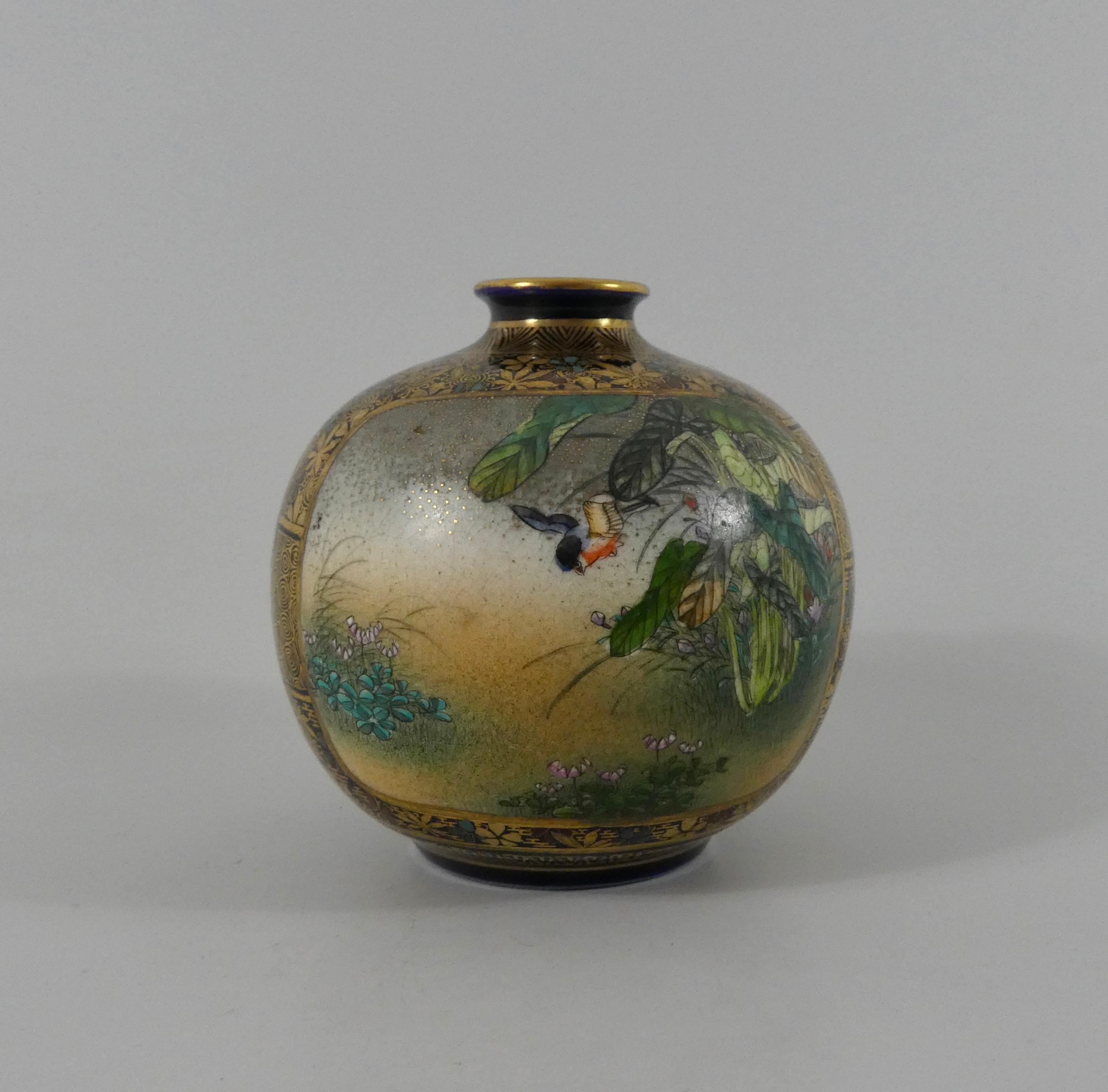 Japanese Satsuma Pottery Vase, Kinkozan, circa 1900, Meiji Period