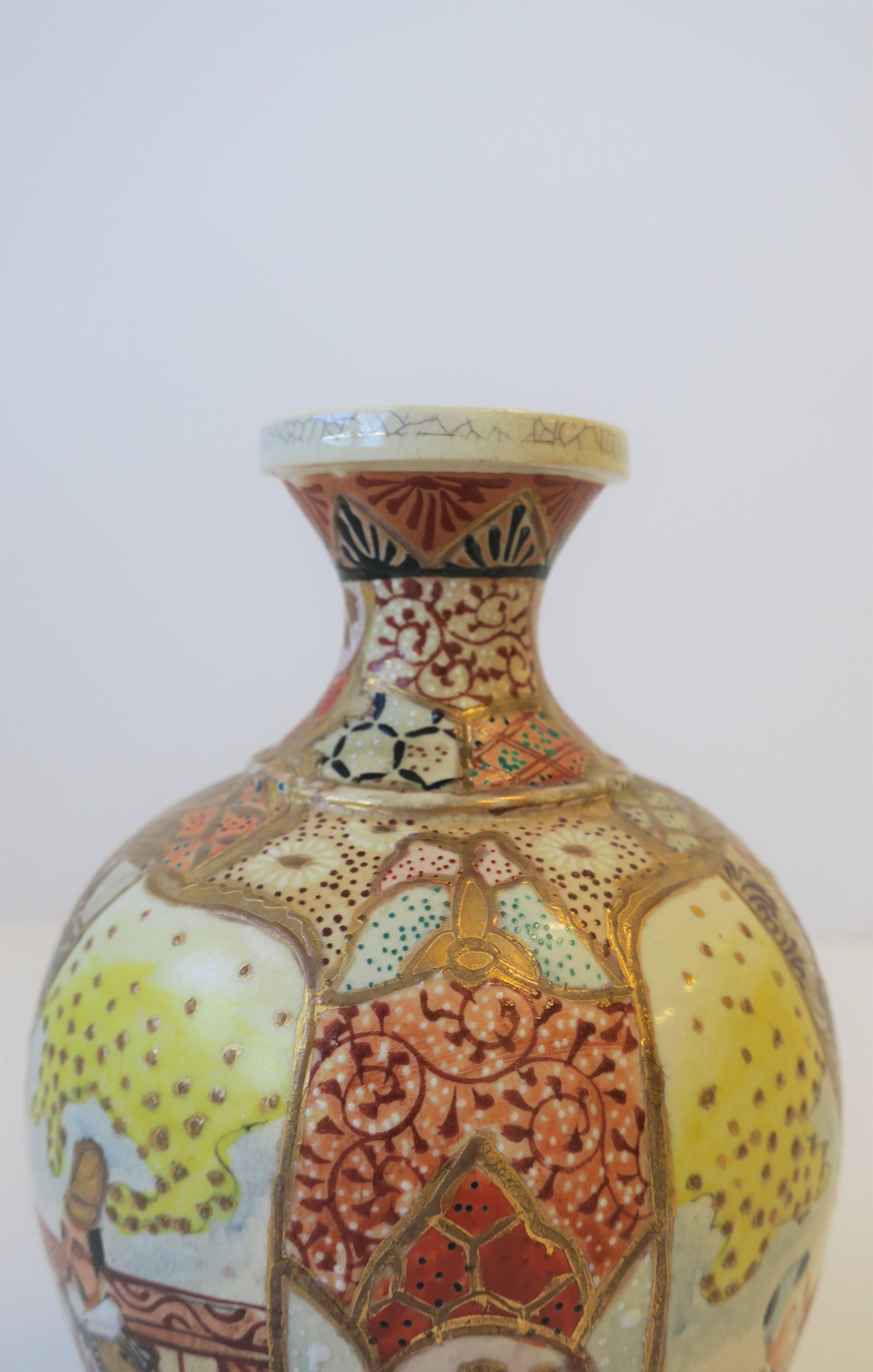 Japanische Satsuma-Vase, frühes 20. Jahrhundert im Angebot 7