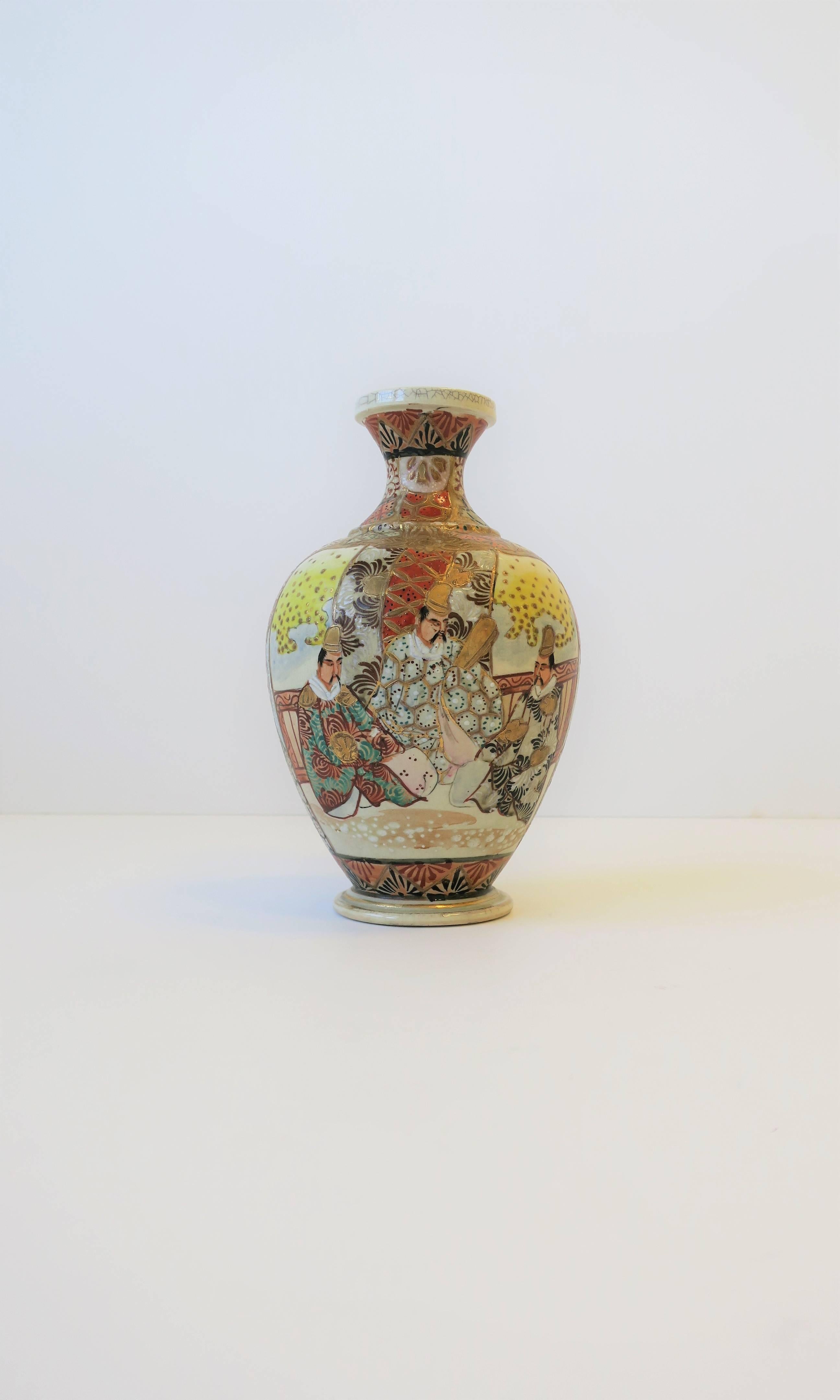 A beautiful Japanese Satsuma vase, circa early-20th century, late 1930s-1940s, Japan. Colors include red, black, gold, yellow, white, burgundy, green, and flesh tones. Dimensions: 5