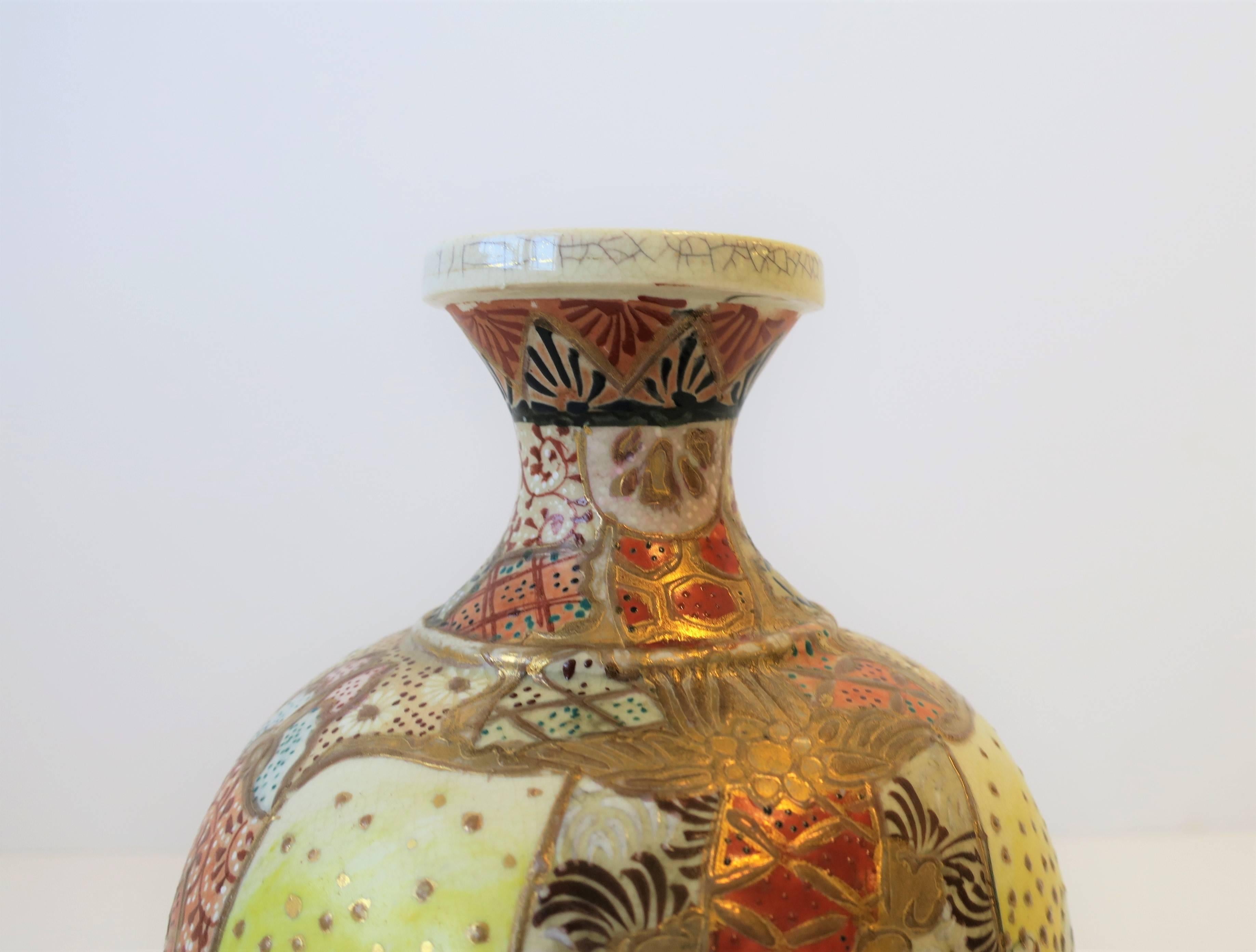 Japanische Satsuma-Vase, frühes 20. Jahrhundert im Angebot 6