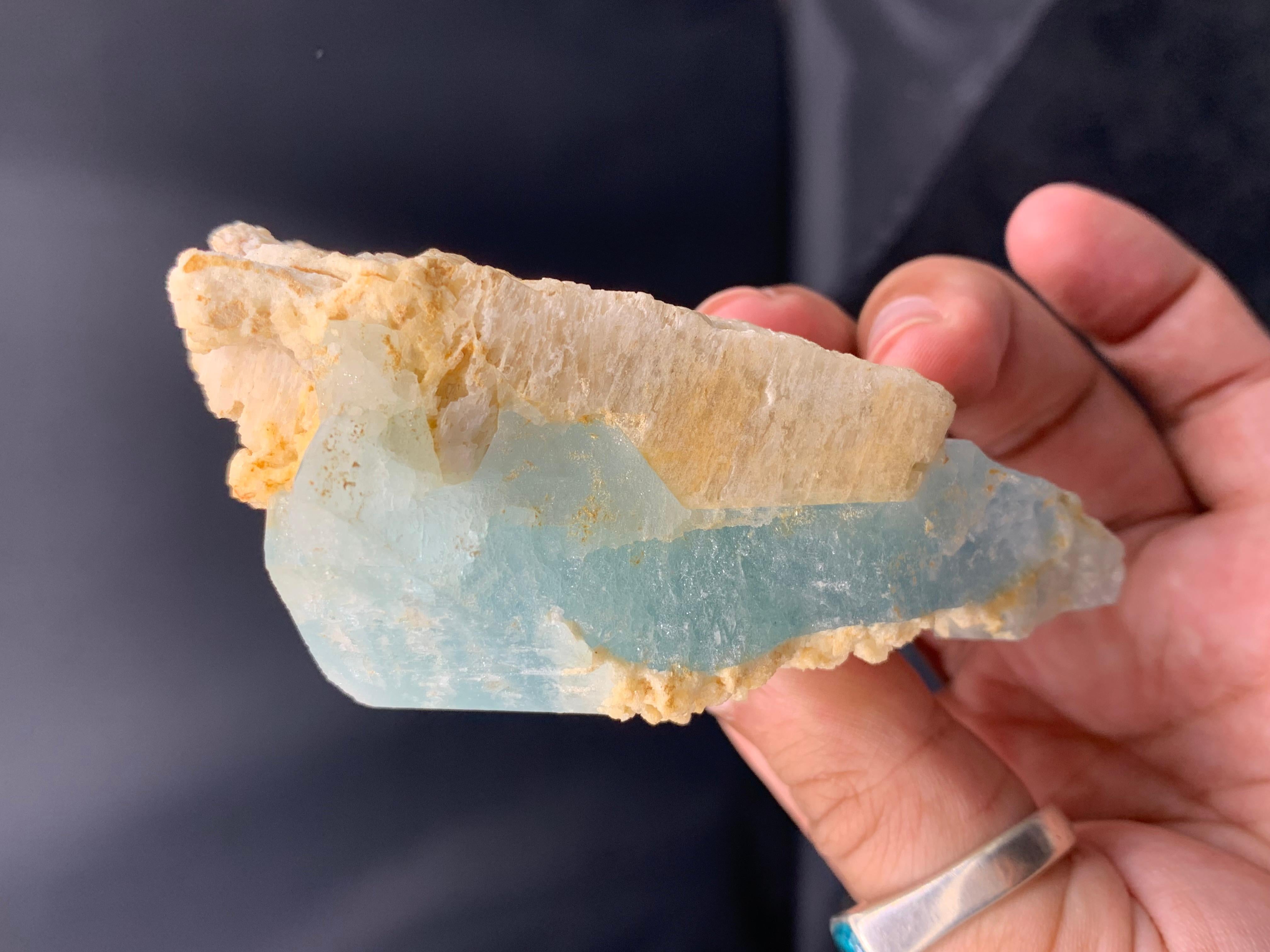 Saturated Aquamarine On Albite From Kunnar, Afghanistan In Good Condition For Sale In Peshawar, PK