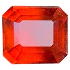 Pietra preziosa in granato hessonite con taglio a smeraldo, di colore arancione intenso e vivace, per gioielli