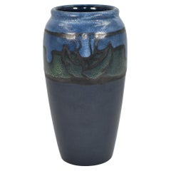 Vase d'art vintage en céramique bleu tulipe pour filles de soirée SEG 1925