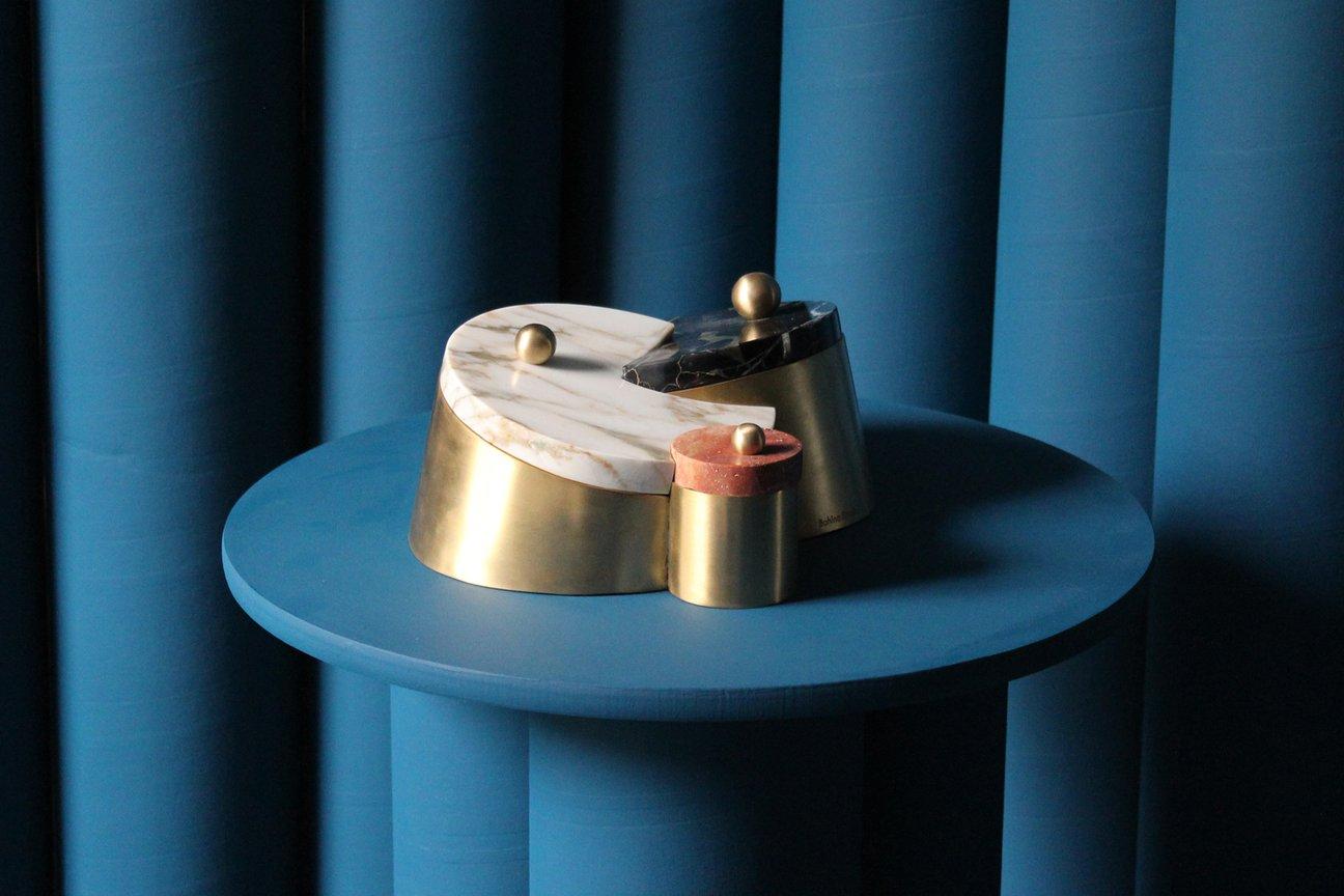 XXIe siècle et contemporain Boîte Saturne et Pluto, marbre et laiton, par Bohinc Studio en vente