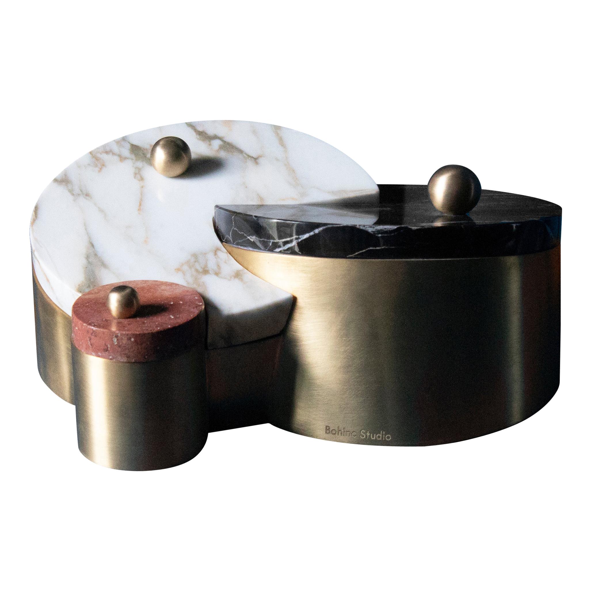 Boîte Saturne et Pluto, marbre et laiton, par Bohinc Studio en vente