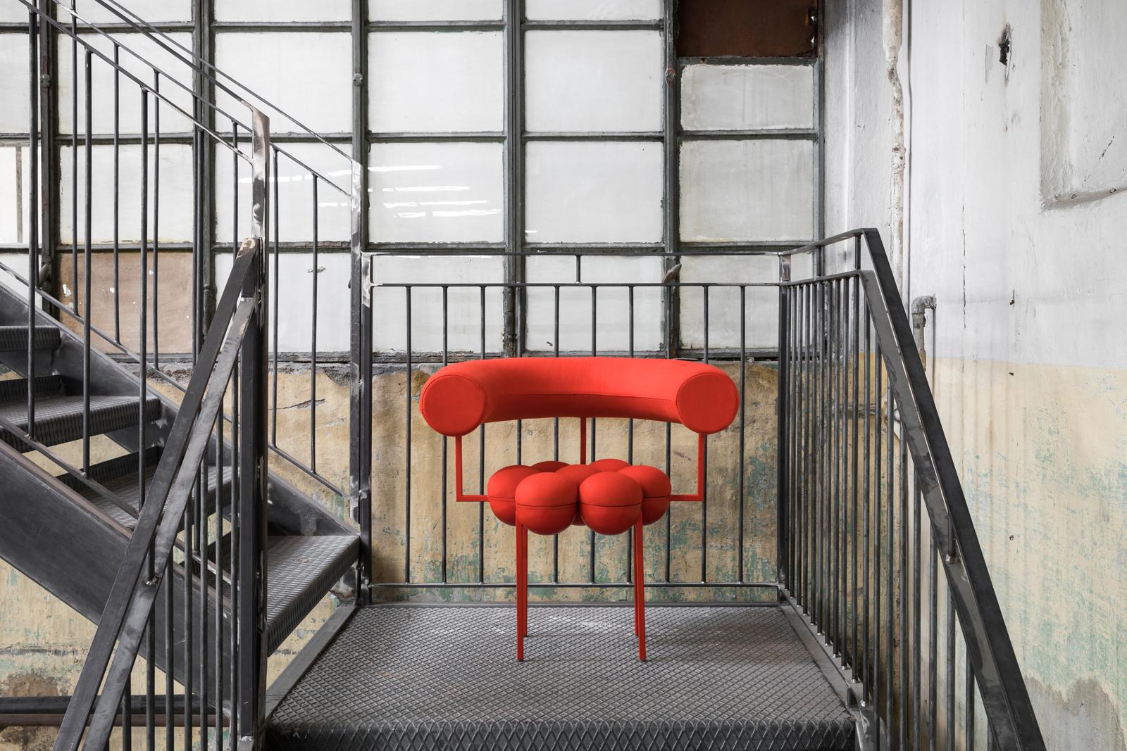 Ferronnerie Chaise Saturn, cadre en acier revêtu en rouge et en laine rouge de Lara Bohinc en vente