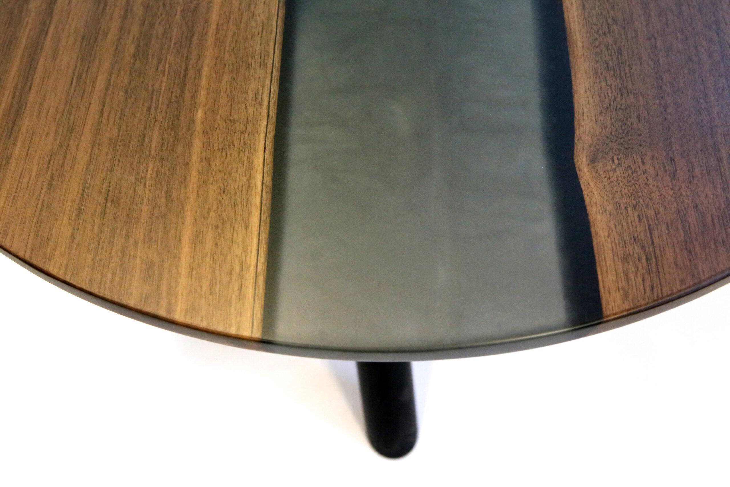 Table basse Saturne de KV Design
Unique en son genre
Dimensions : Ø 80 x H 63 cm : Ø 80 x H 63 cm.
MATERIAL : Noyer, métal et époxy.

Tous les produits sont fabriqués sur mesure en 1 exemplaire unique. Veuillez nous contacter.

KV Design est une